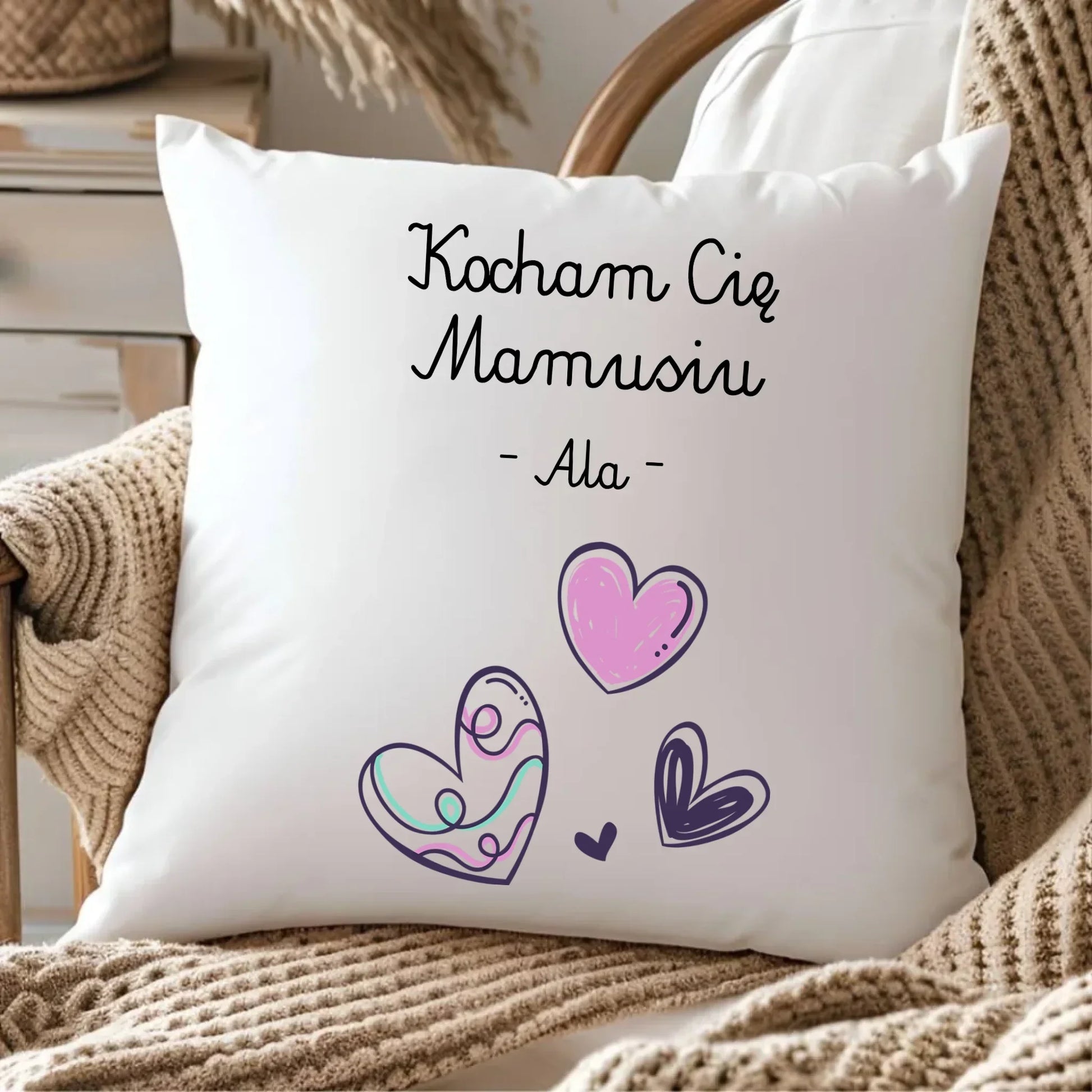 Kocham Cię Mamusiu personalizacja | Poduszka prezent dla mamy DM05 - StoryCups.pl