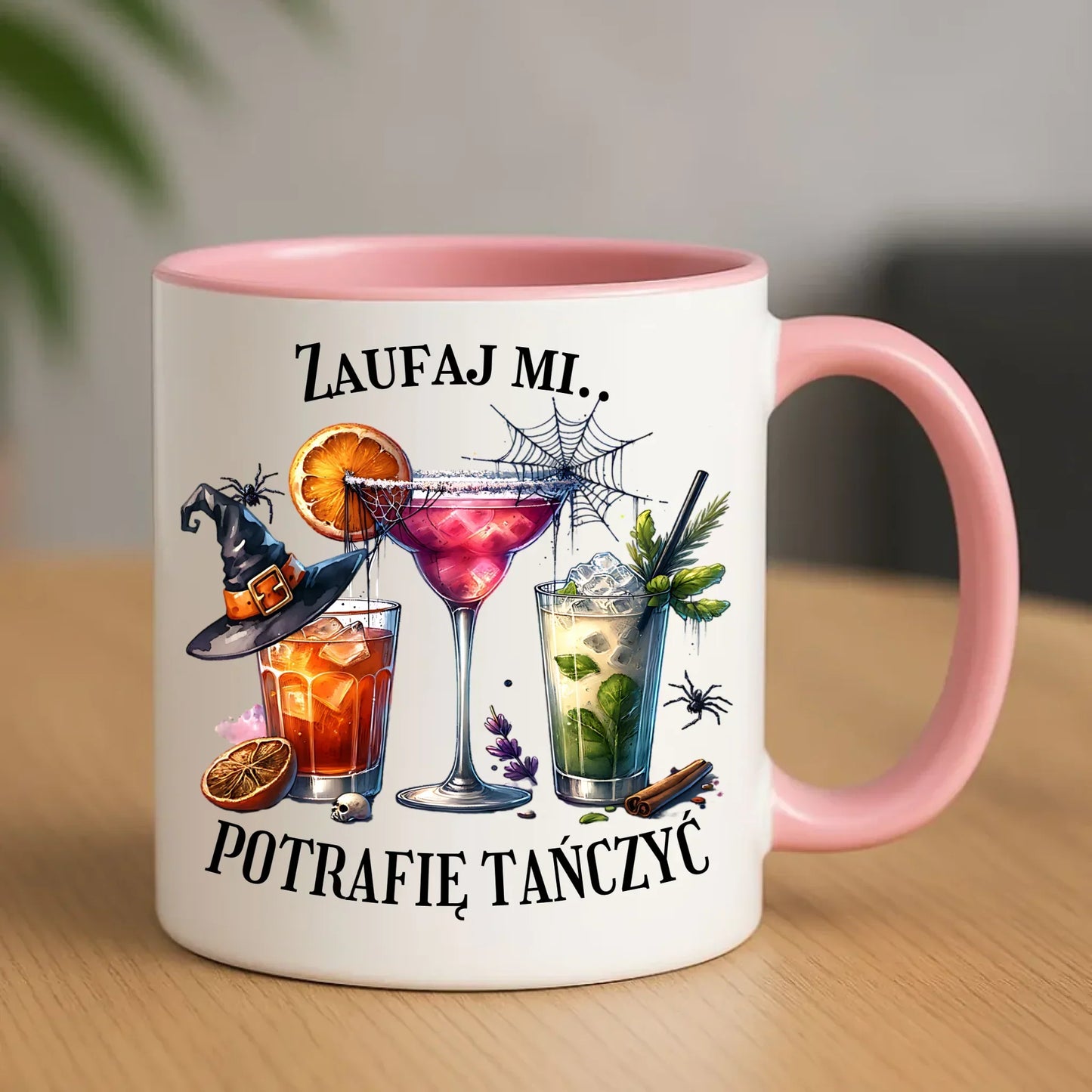 Ceramiczny różowy kubek z nadrukiem na prezent