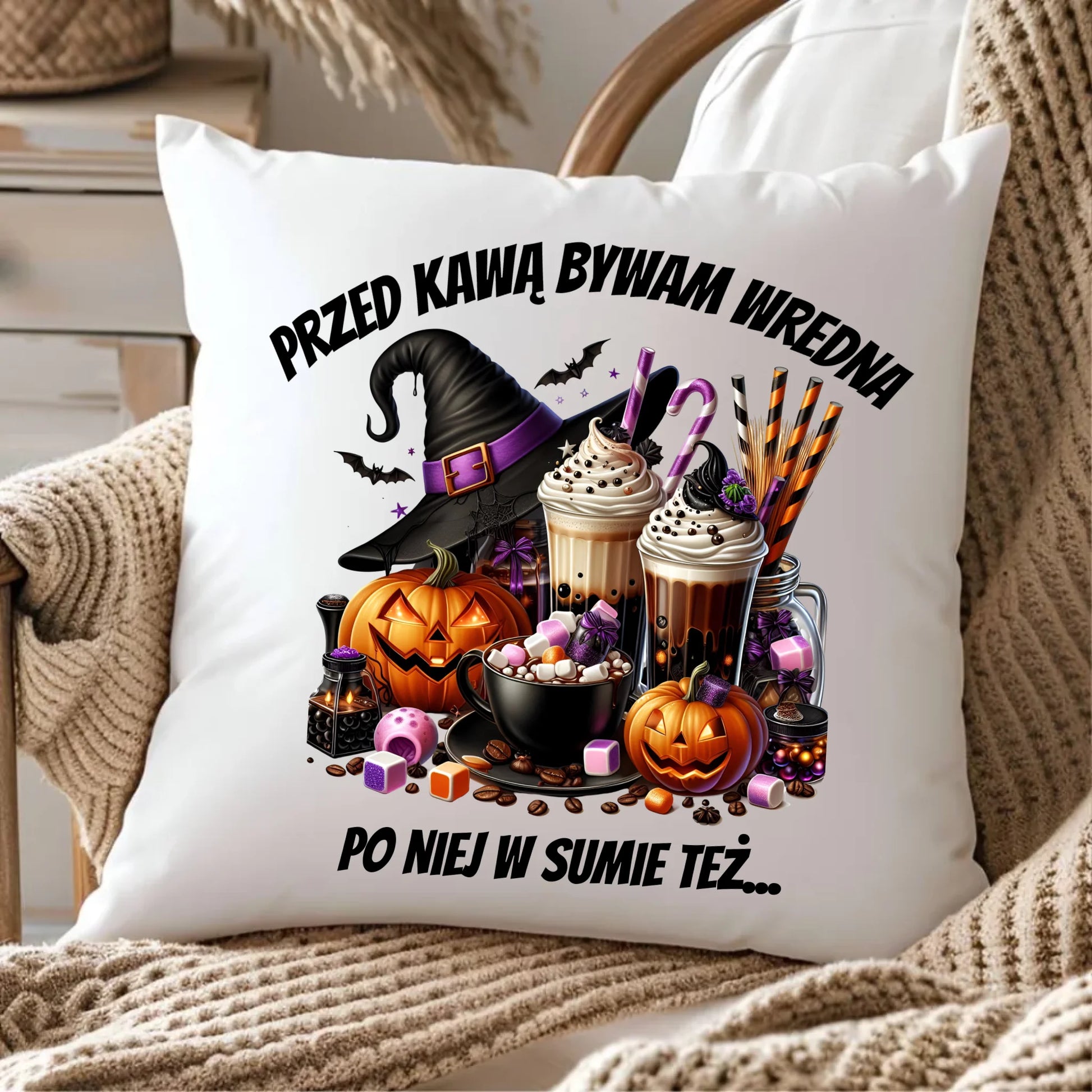 Poduszka Halloween – Przed kawą bywam wredna, po niej w sumie też HL30 - StoryCups.pl