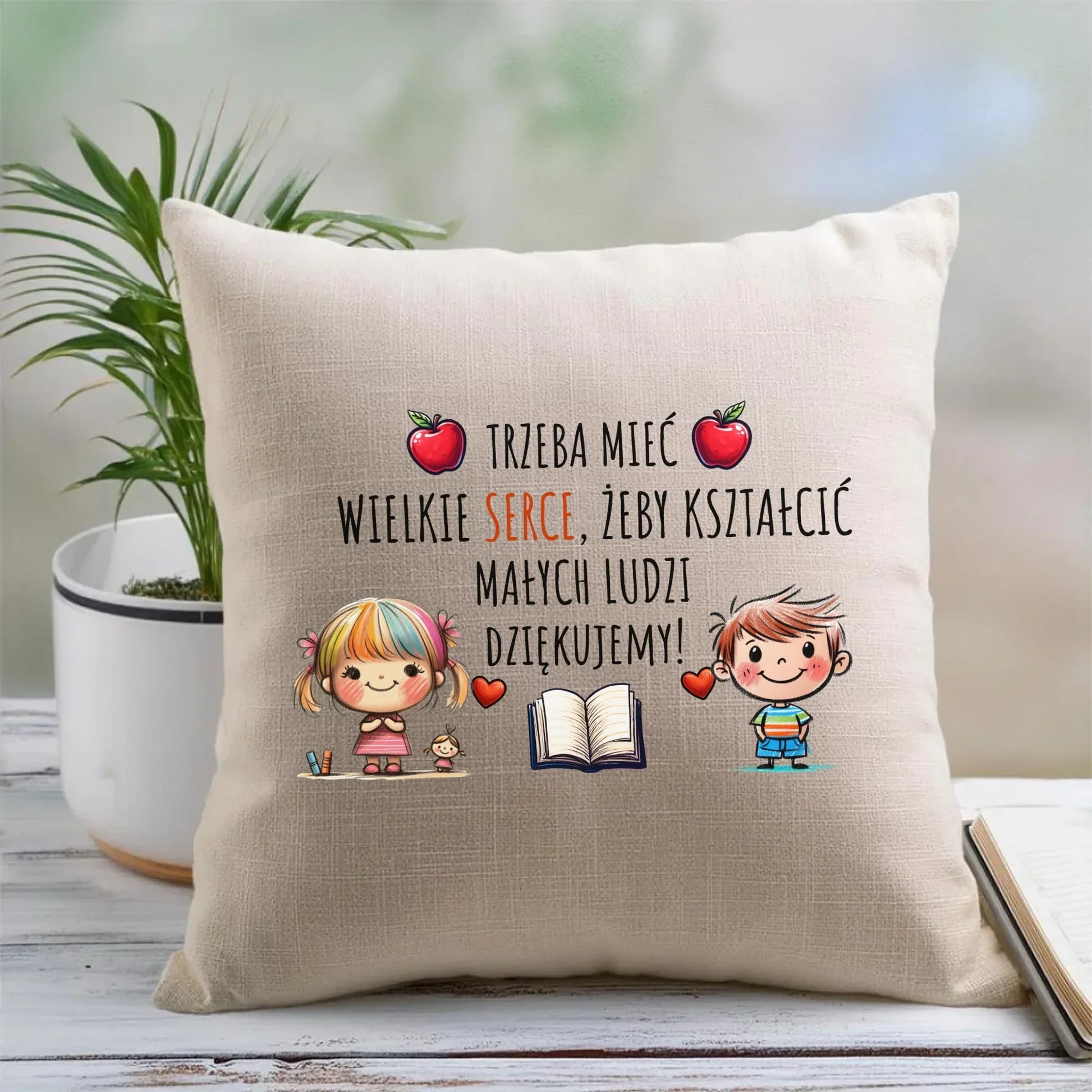 Trzeba mieć wielkie serce, żeby kształcić małych ludzi | Poduszka dla nauczyciela N70 - StoryCups.pl