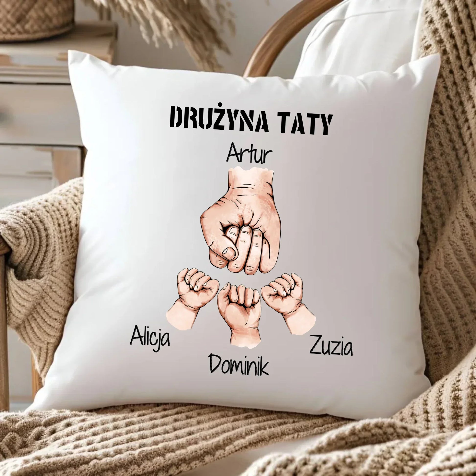 Drużyna Taty | Personalizowana poduszka z imionami dzieci dla taty (1-6) DT01 - StoryCups.pl