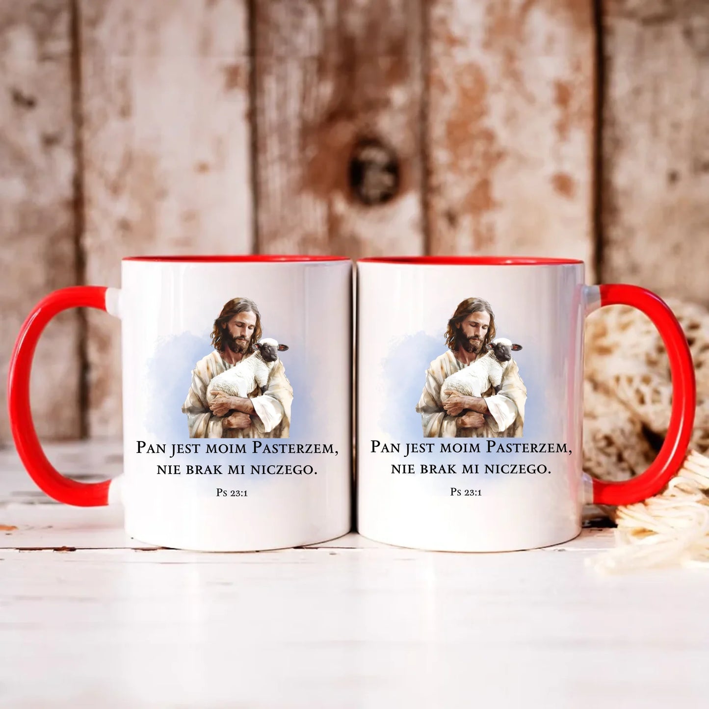 Czerwony kubek z personalizowanym nadrukiem