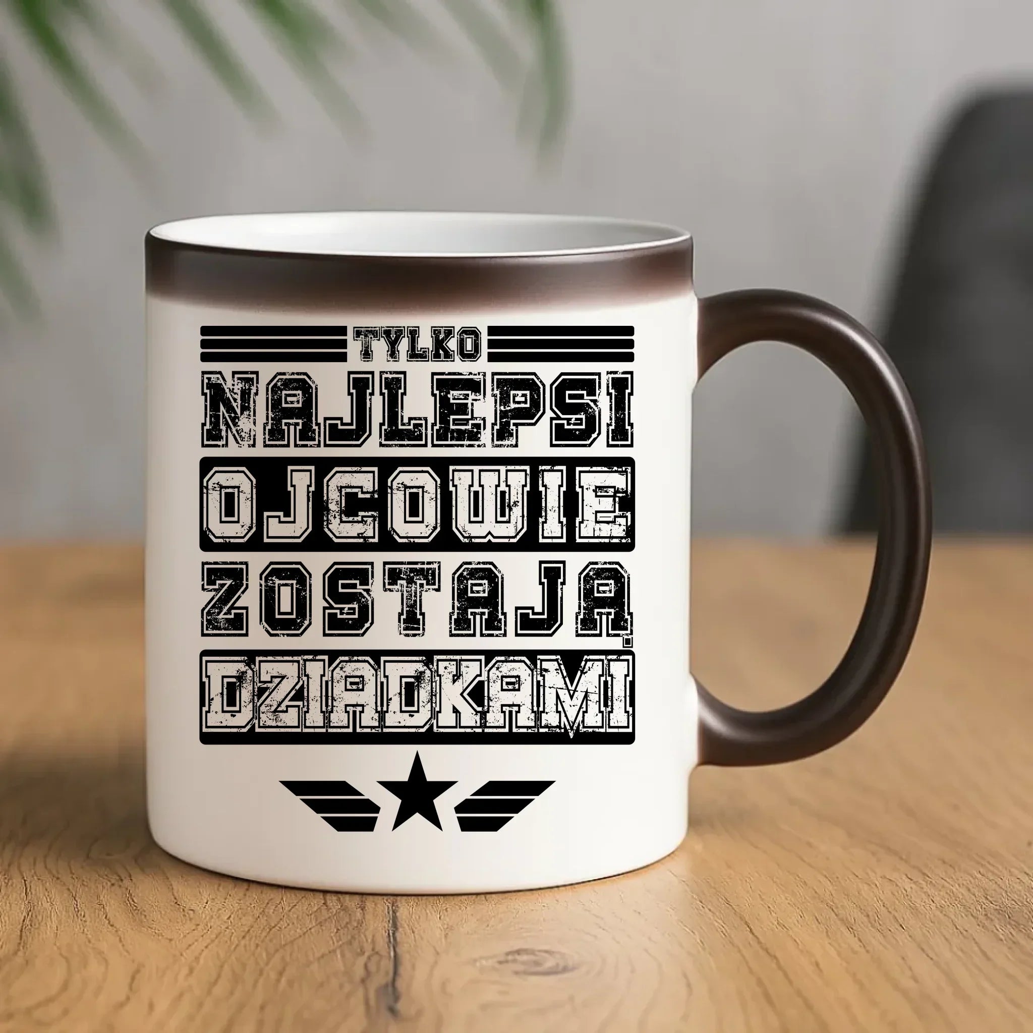 Tylko najlepsi ojcowie zostają dziadkami | Kubek magiczny dla taty DT39 - StoryCups.pl
