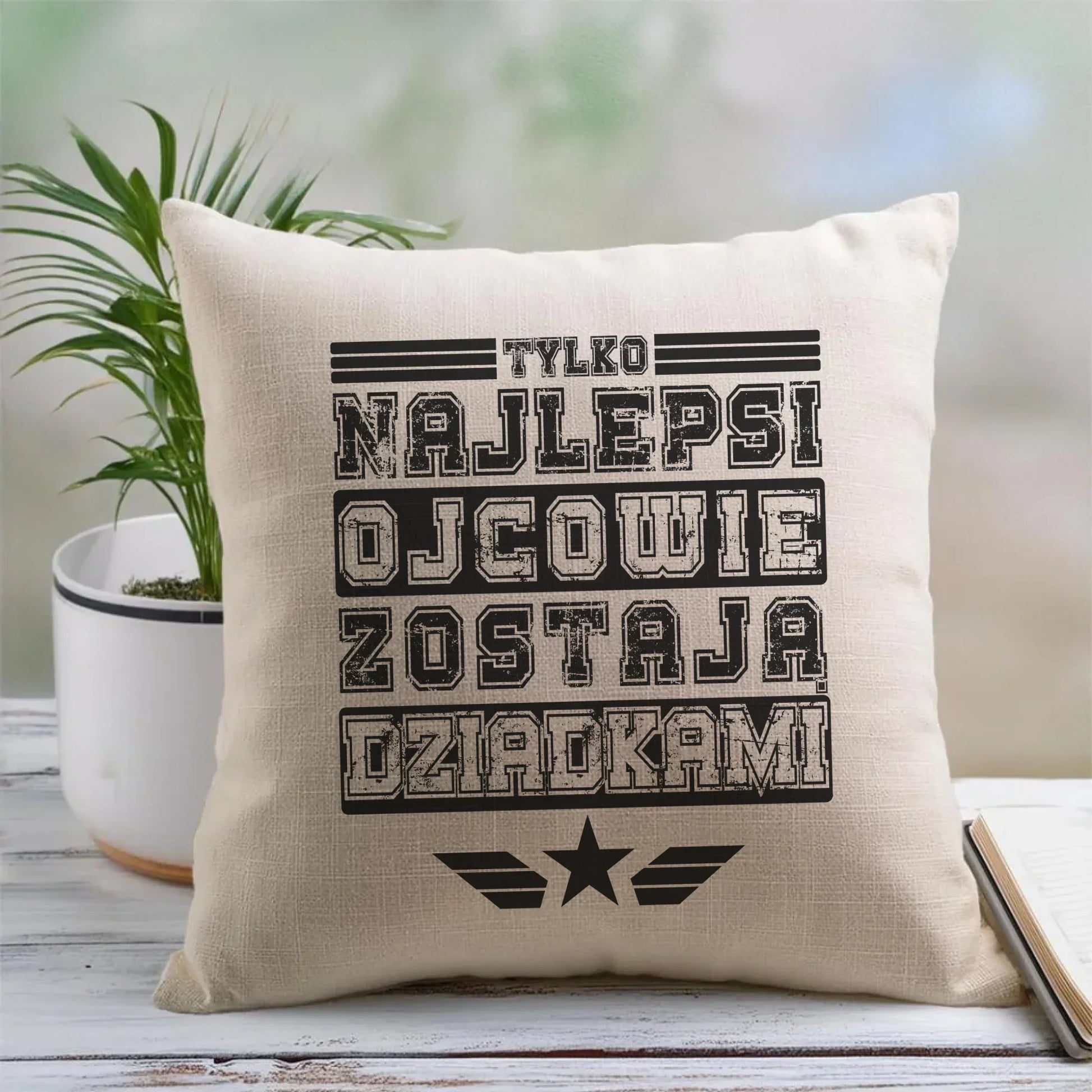 Tylko najlepsi ojcowie zostają dziadkami | Poduszka dla taty DT39 - StoryCups.pl