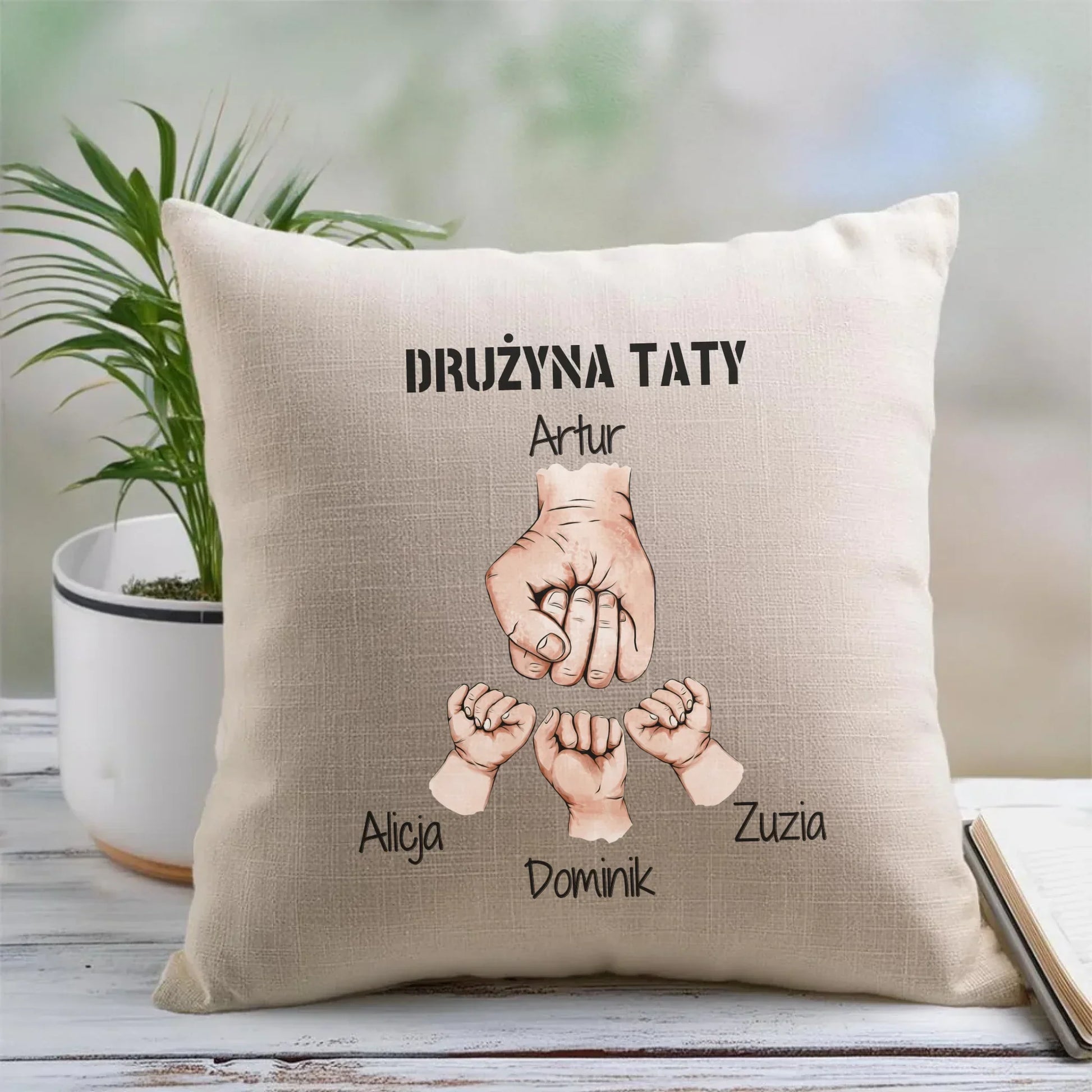 Drużyna Taty | Personalizowana poduszka z imionami dzieci dla taty (1-6) DT01 - StoryCups.pl