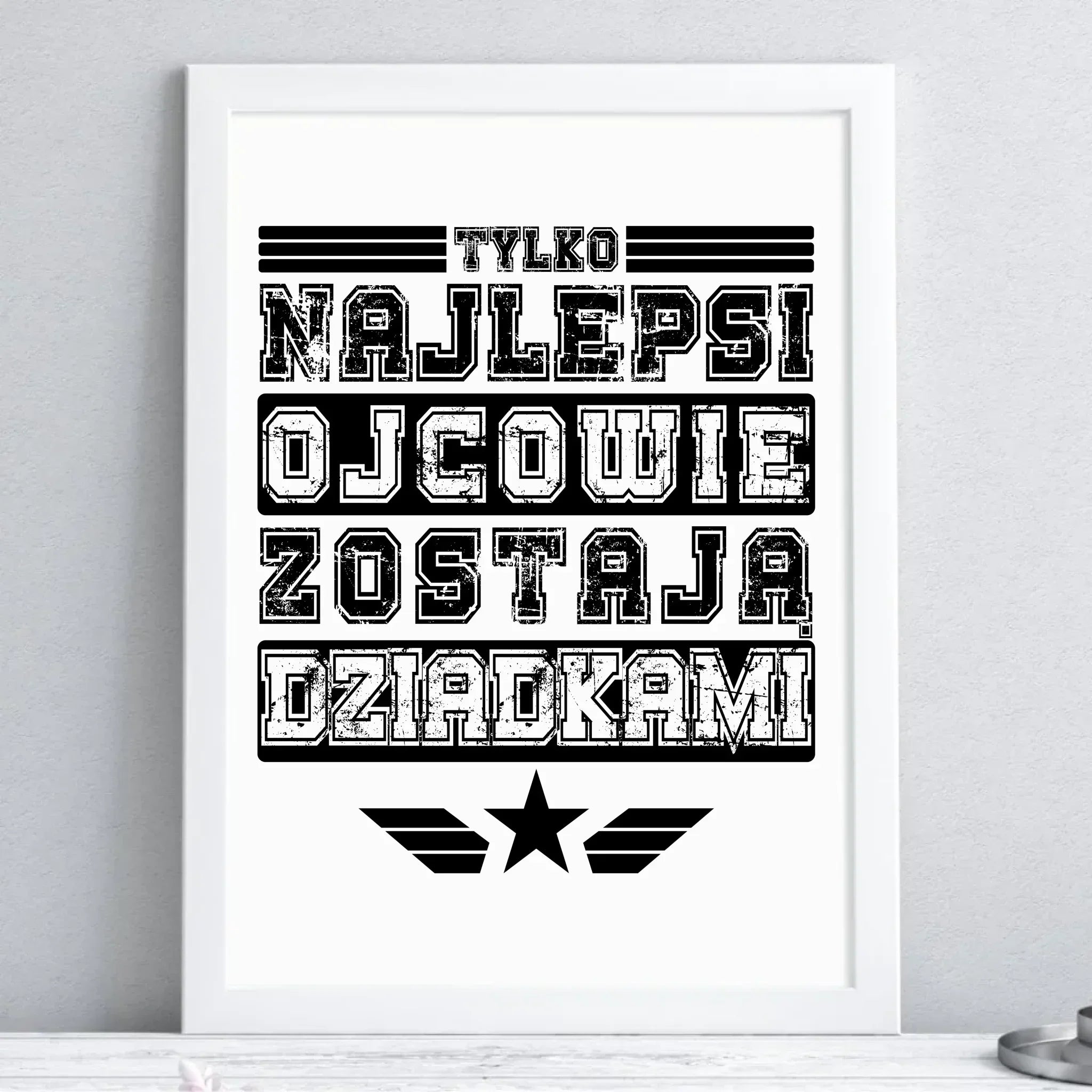 Tylko najlepsi ojcowie zostają dziadkami | Plakat w ramie dla taty DT39 - StoryCups.pl