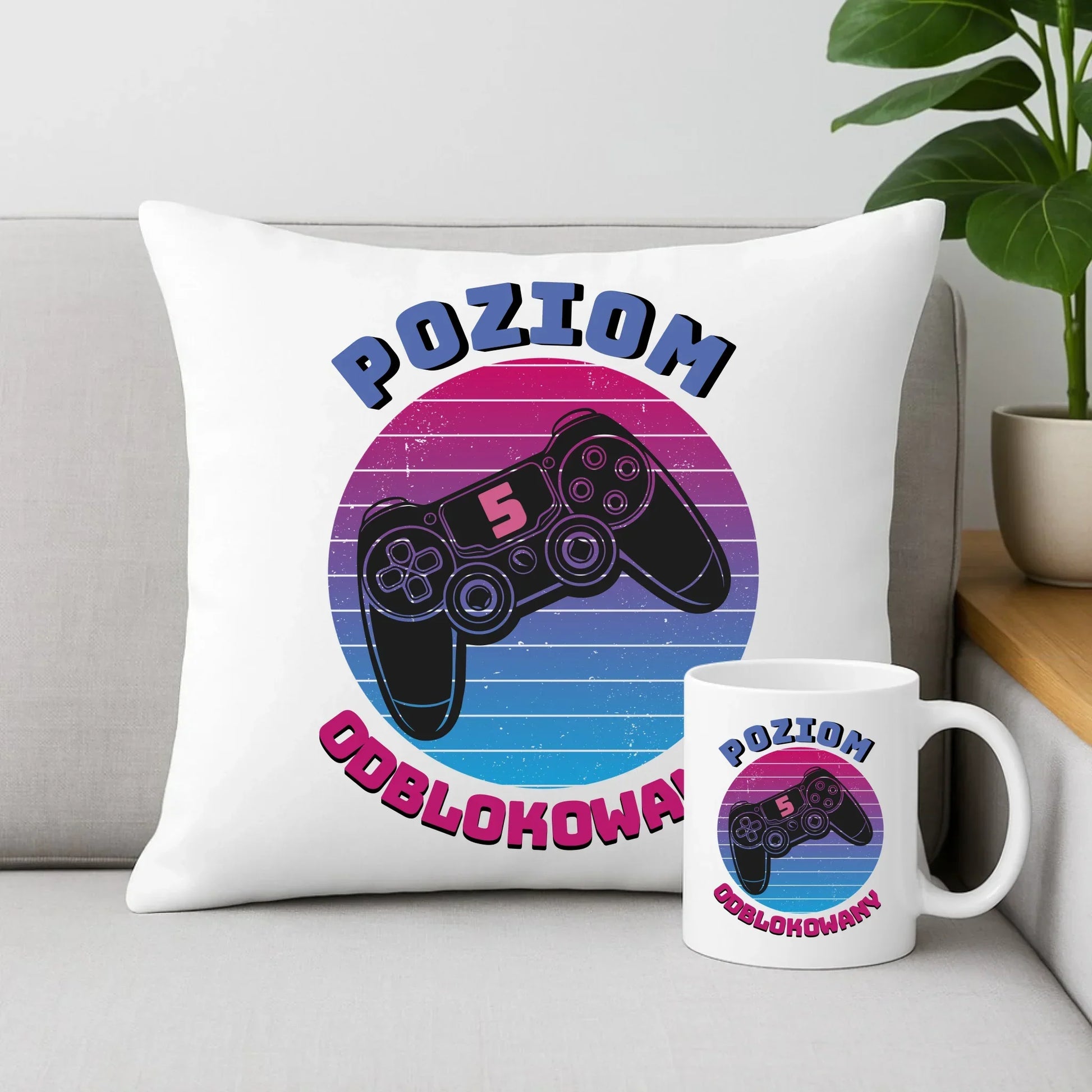 Zestaw poduszka i kubek powrót do szkoły Poziom odblokowany SZ02 - StoryCups.pl