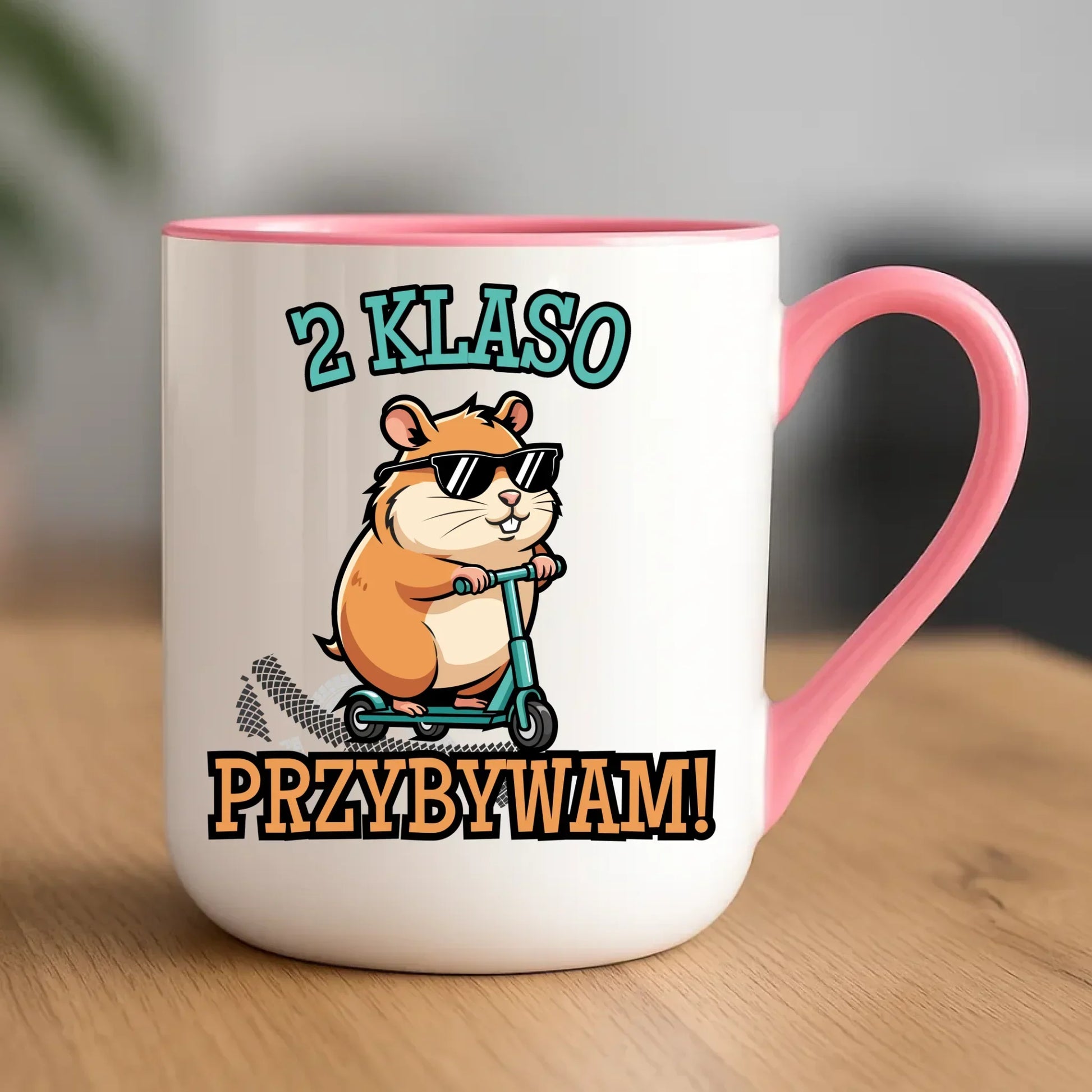 Kubek elegant na powrót do szkoły Przybywam personalizuj klasę SZ07 - StoryCups.pl