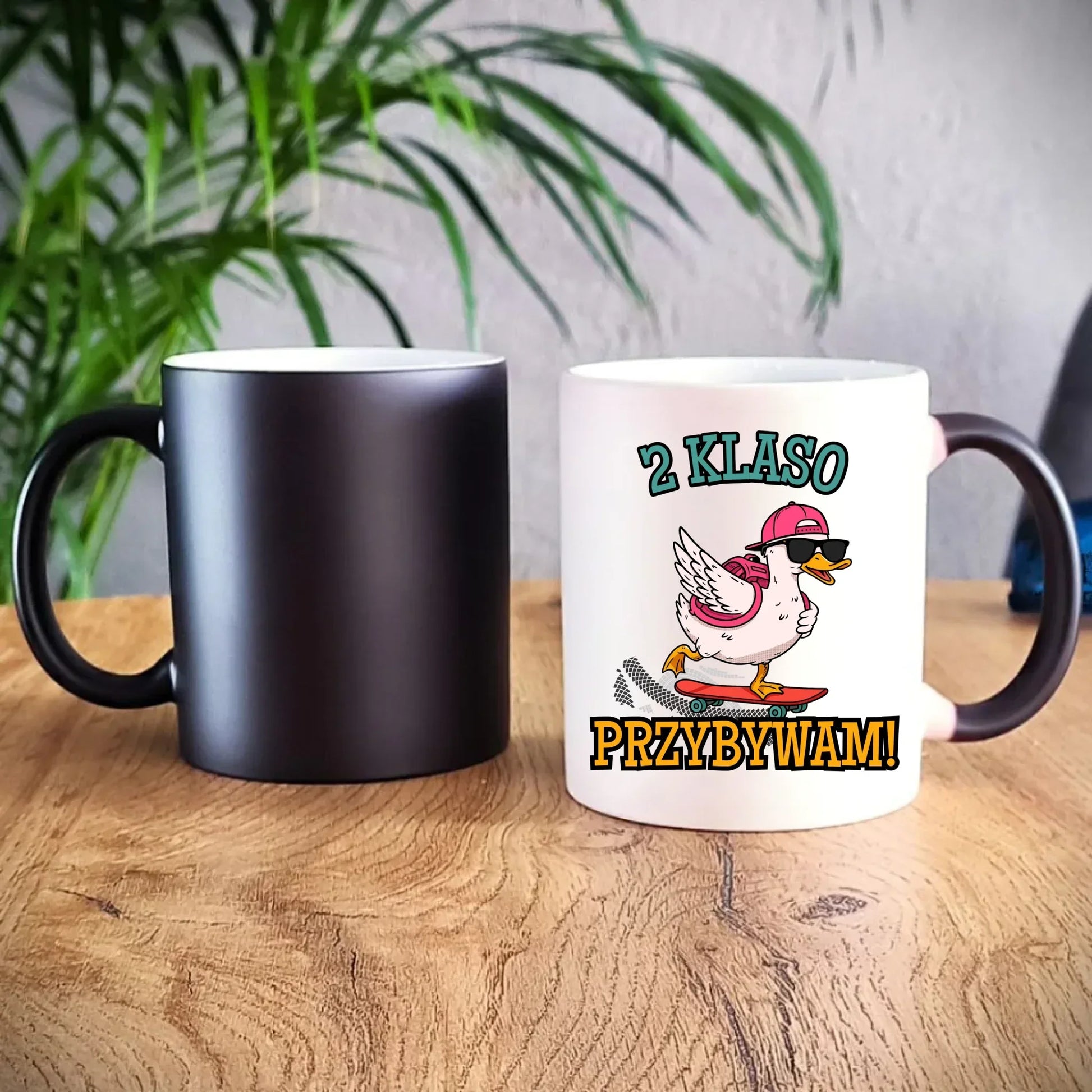 Kubek magiczny na powrót do szkoły Przybywam personalizuj klasę SZ08 - StoryCups.pl