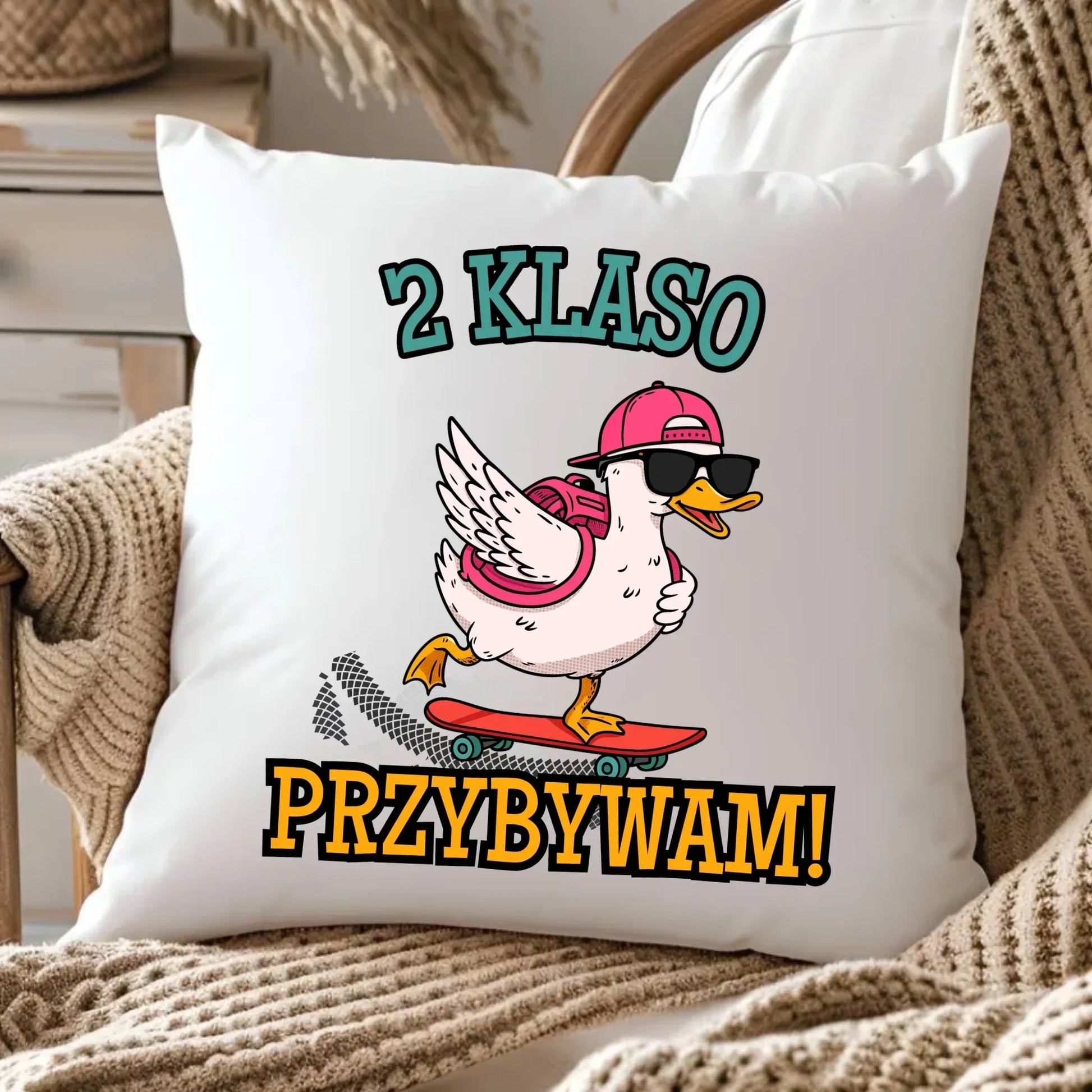 Poduszka na powrót do szkoły Przybywam personalizuj klasę SZ08 - StoryCups.pl