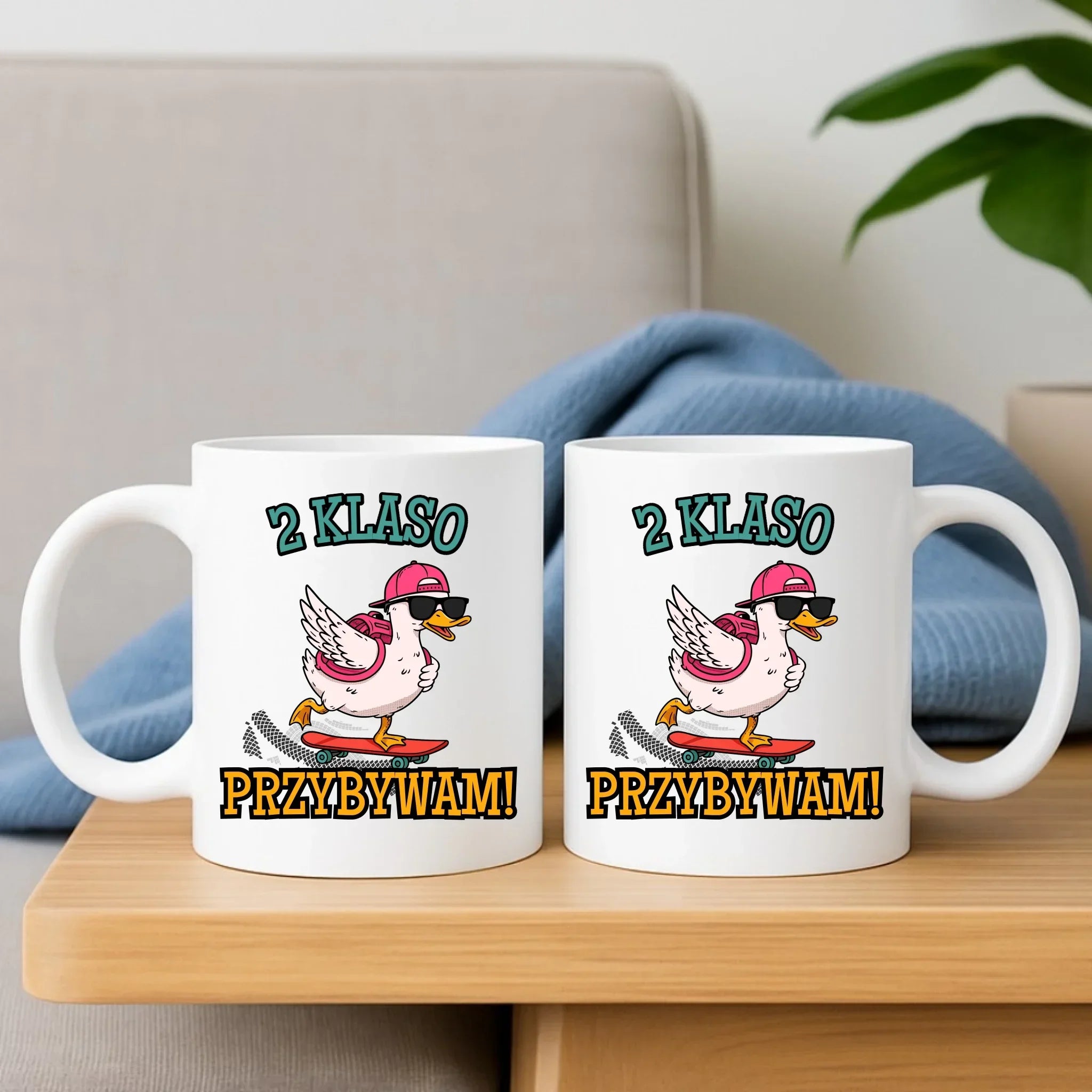Zestaw poduszka i kubek na powrót do szkoły Przybywam personalizuj klasę SZ08 - StoryCups.pl