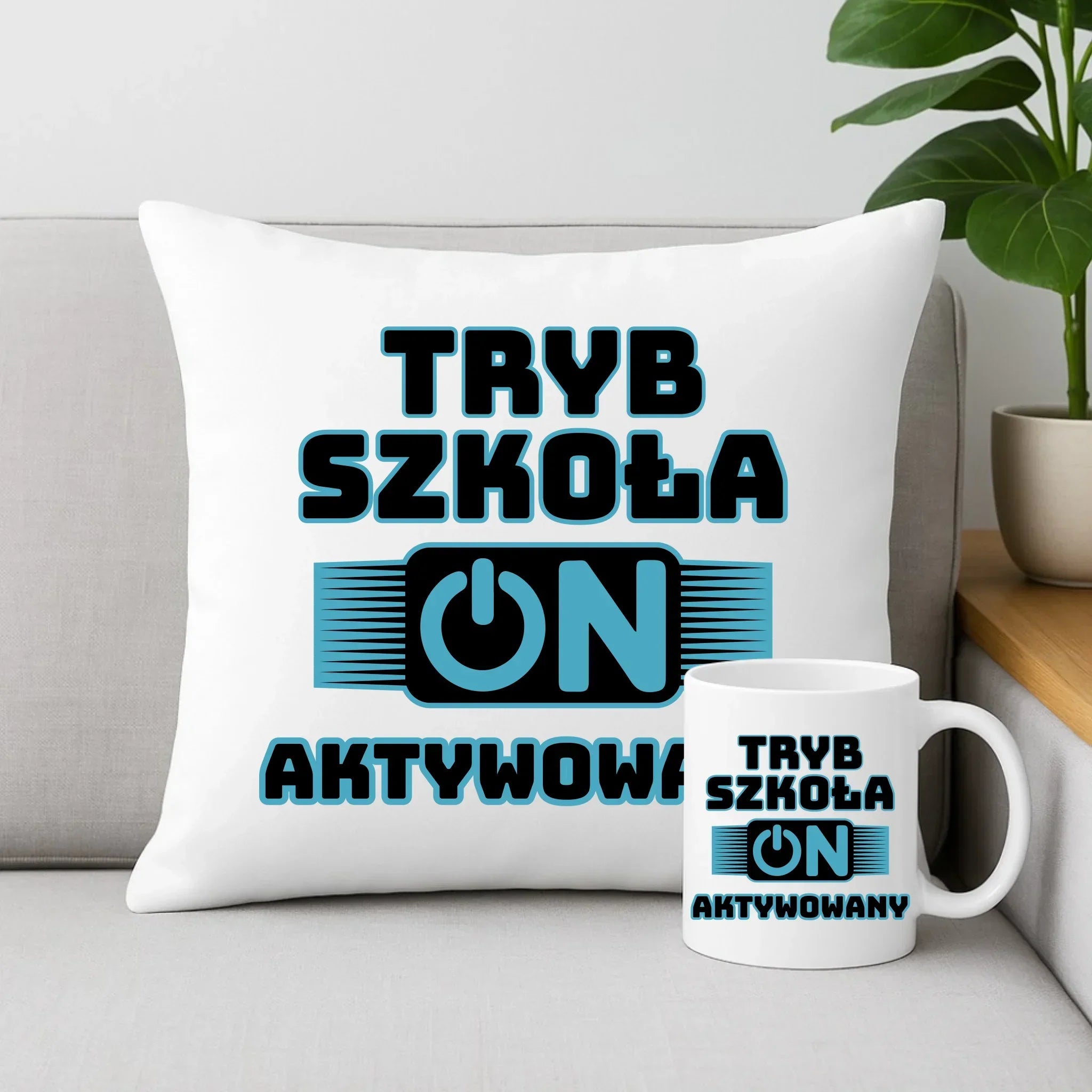 Zestaw poduszka i kubek szkolny Tryb szkoła aktywowany SZ11 - StoryCups.pl