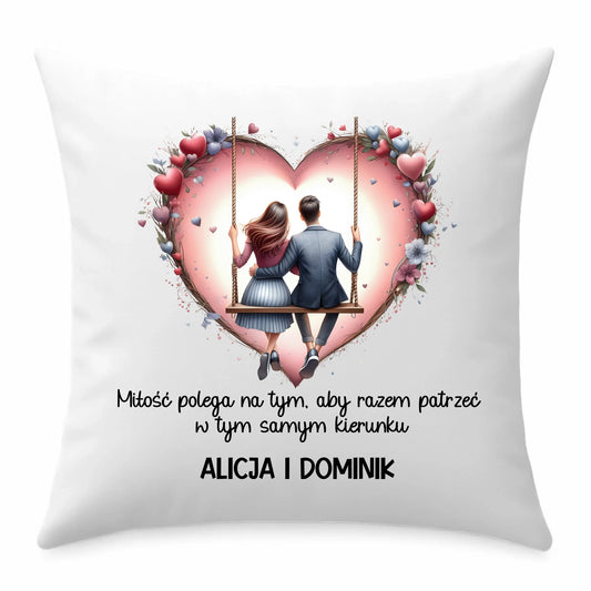 Poduszka dla par - prezent dla chłopaka i dziewczyny - Para na huśtawce - personalizowana W12 - StoryCups.pl