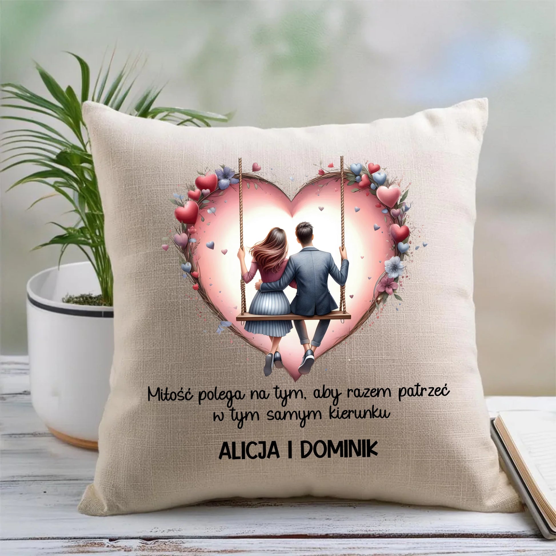 Poduszka dla par - prezent dla chłopaka i dziewczyny - Para na huśtawce - personalizowana W12 - StoryCups.pl