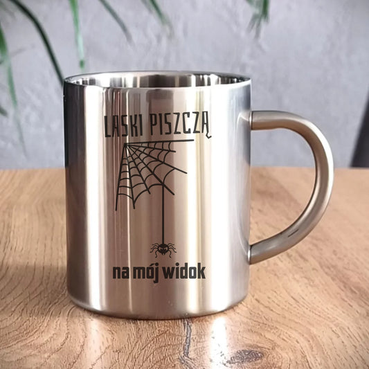 Kubek metalowy - prezent dla chłopaka - Laski piszczą na mój widok DCH13 - StoryCups.pl
