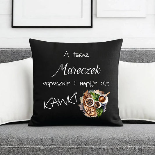 Poduszka dekoracyjna - Odpocznie i napije się kawki prezent dla kawosza - personalizowana DCH04 - StoryCups.pl