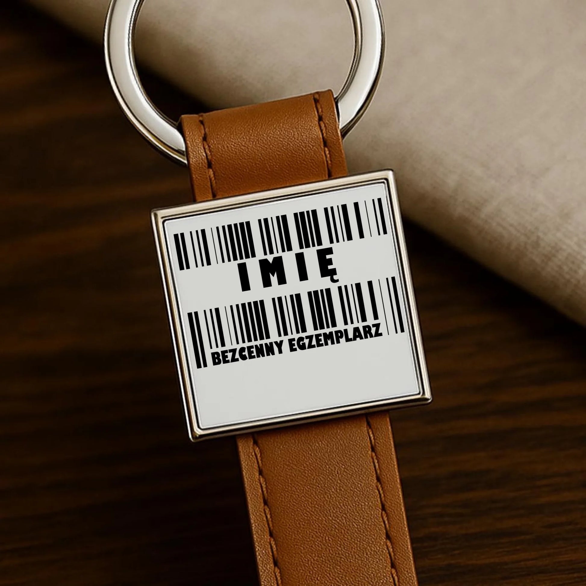 Brelok - Bezcenny egzemplarz prezent dla niego - personalizowany DCH07 - StoryCups.pl