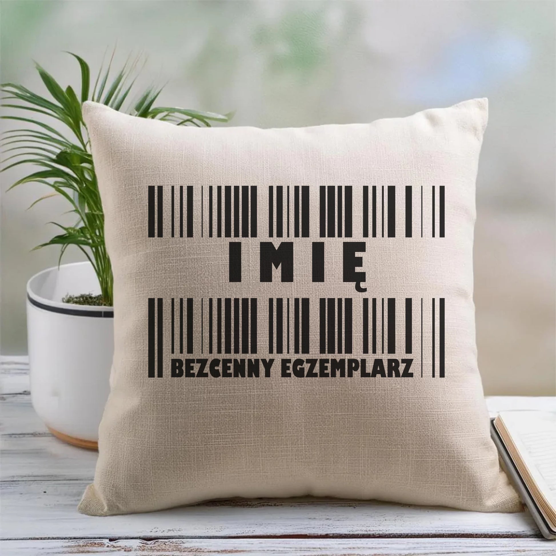 Poduszka - Bezcenny egzemplarz prezent dla niego - personalizowana DCH07 - StoryCups.pl