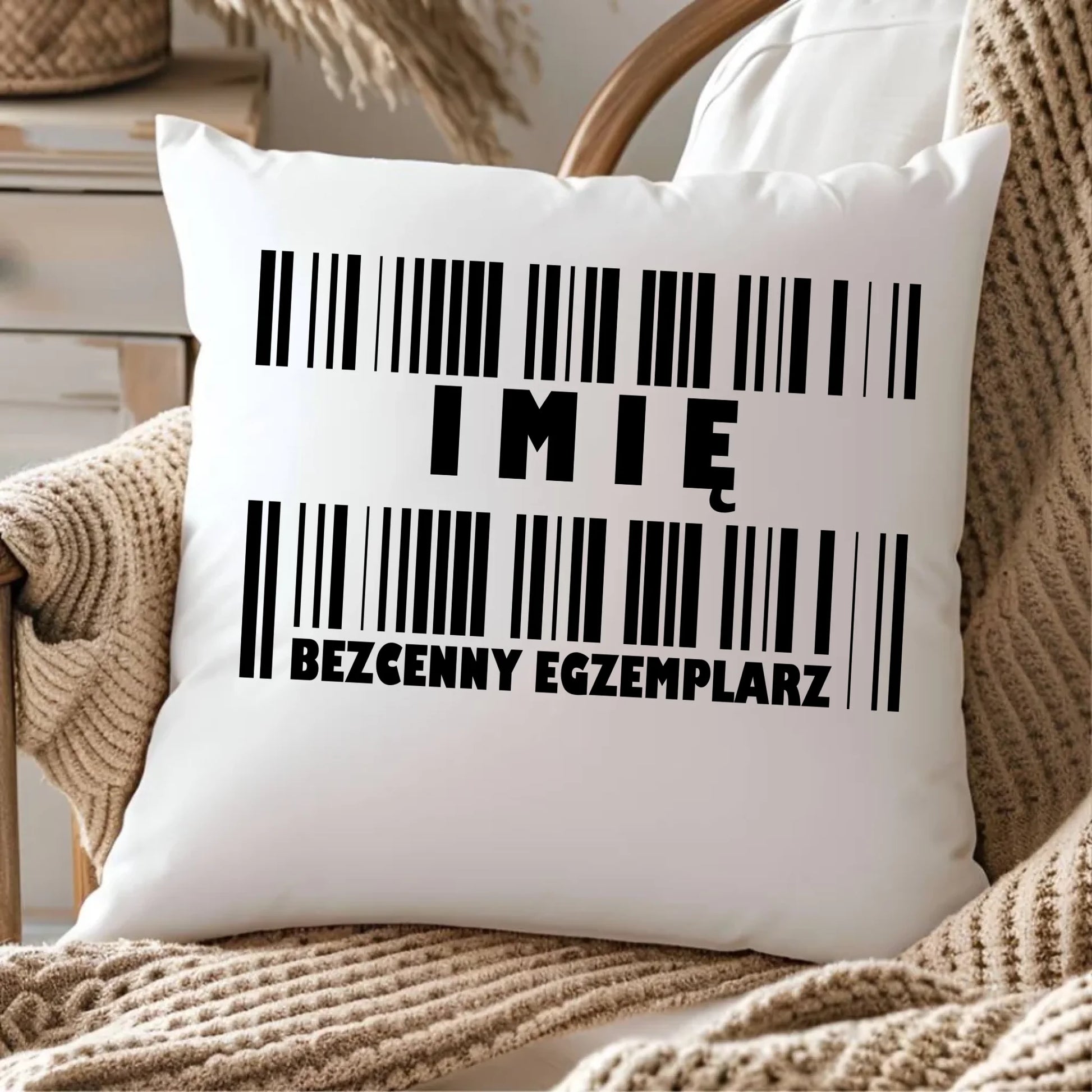 Poduszka - Bezcenny egzemplarz prezent dla niego - personalizowana DCH07 - StoryCups.pl