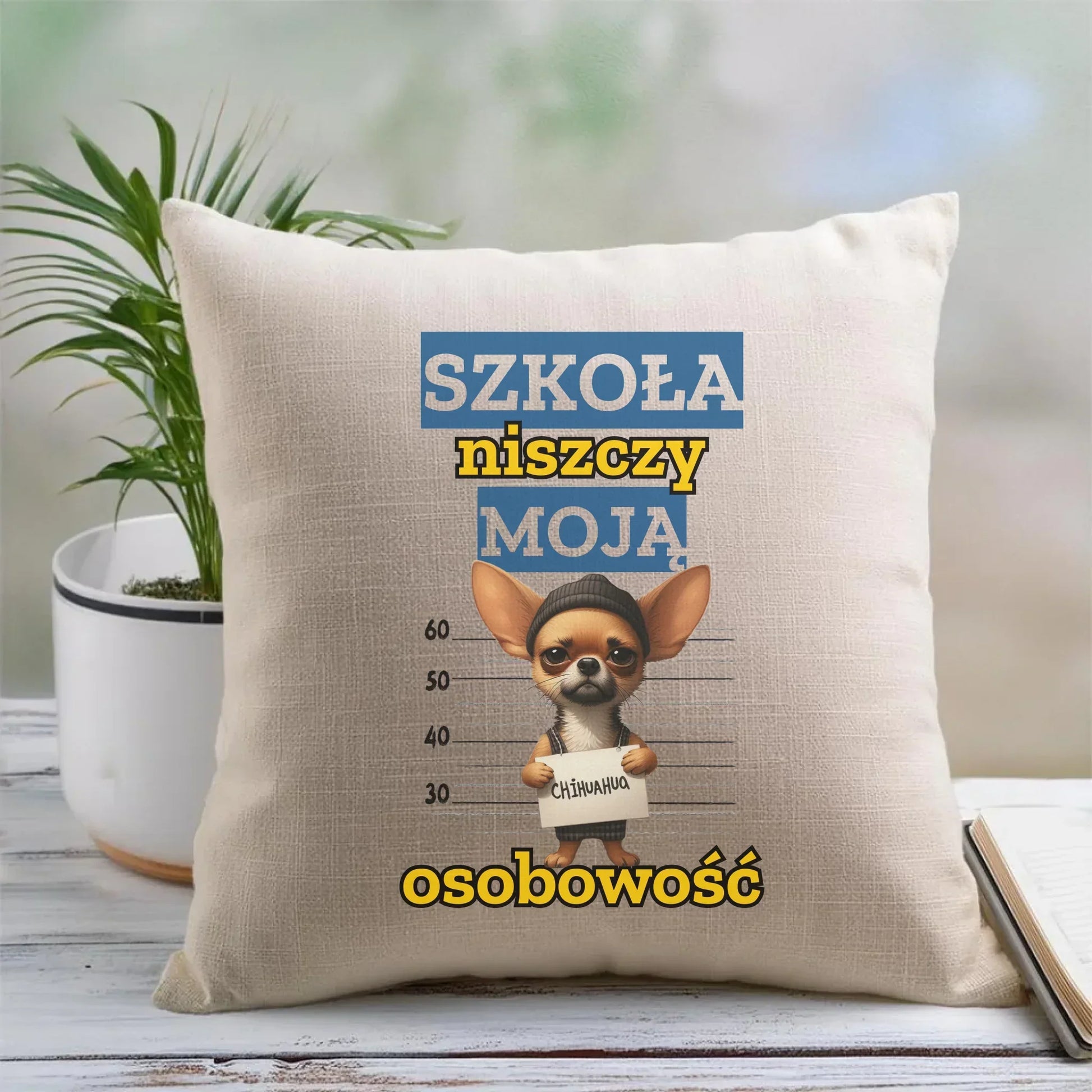 Poduszka szkolna - Szkoła niszczy moją osobowość - Chihuahua SZ19 - StoryCups.pl