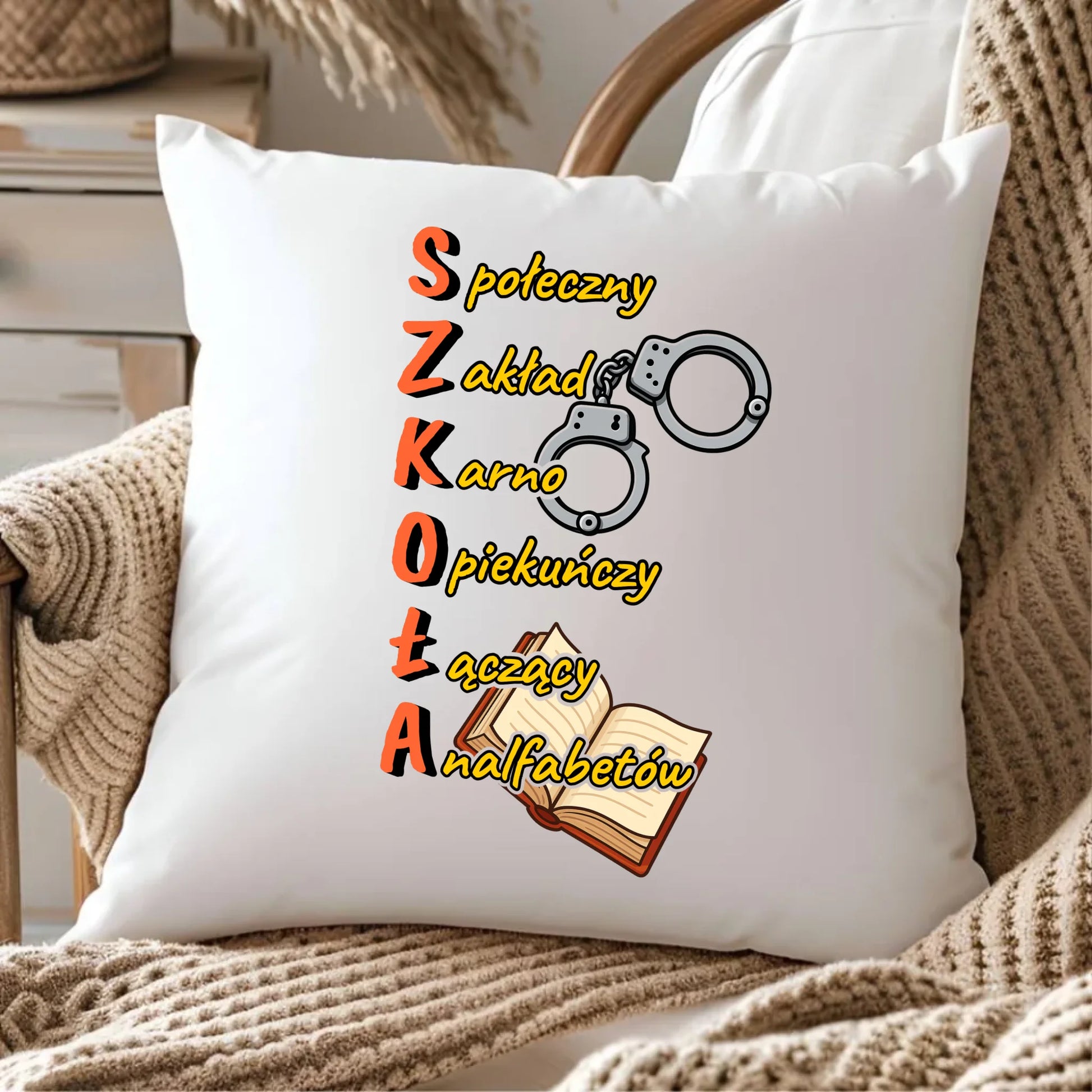Poduszka szkolna - S.Z.K.O.Ł.A. Zakład Karno Opiekuńczy SZ17 - StoryCups.pl