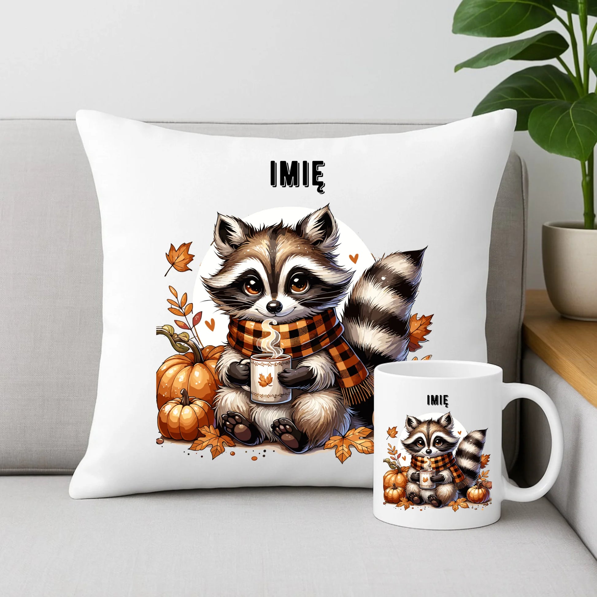 Zestaw poduszka i kubek jesienny – Szop z kawą i dyniami - personalizowany JS16 - StoryCups.pl