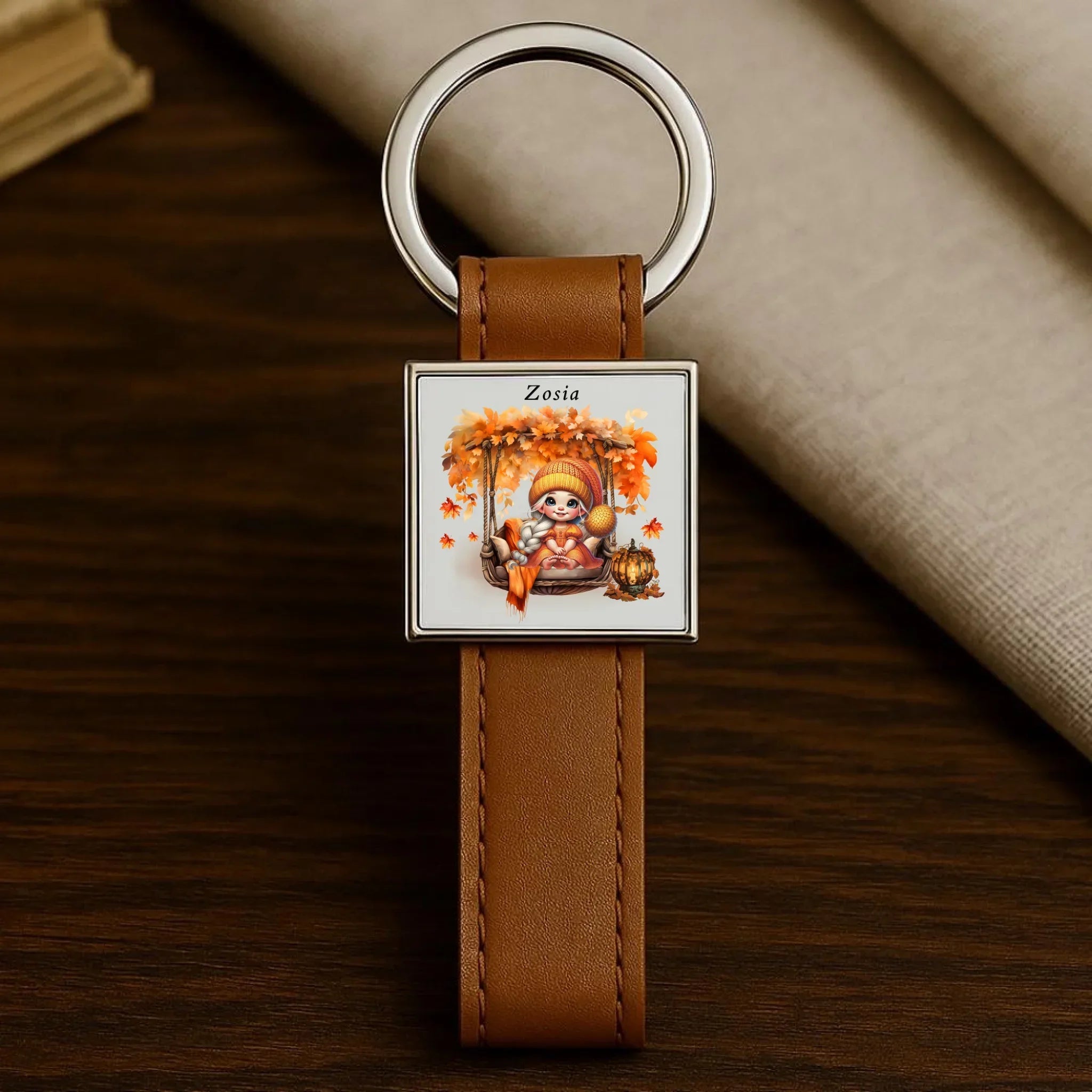 Brelok jesieniara - Dziewczynka z liśćmi - personalizowany JS17 - StoryCups.pl