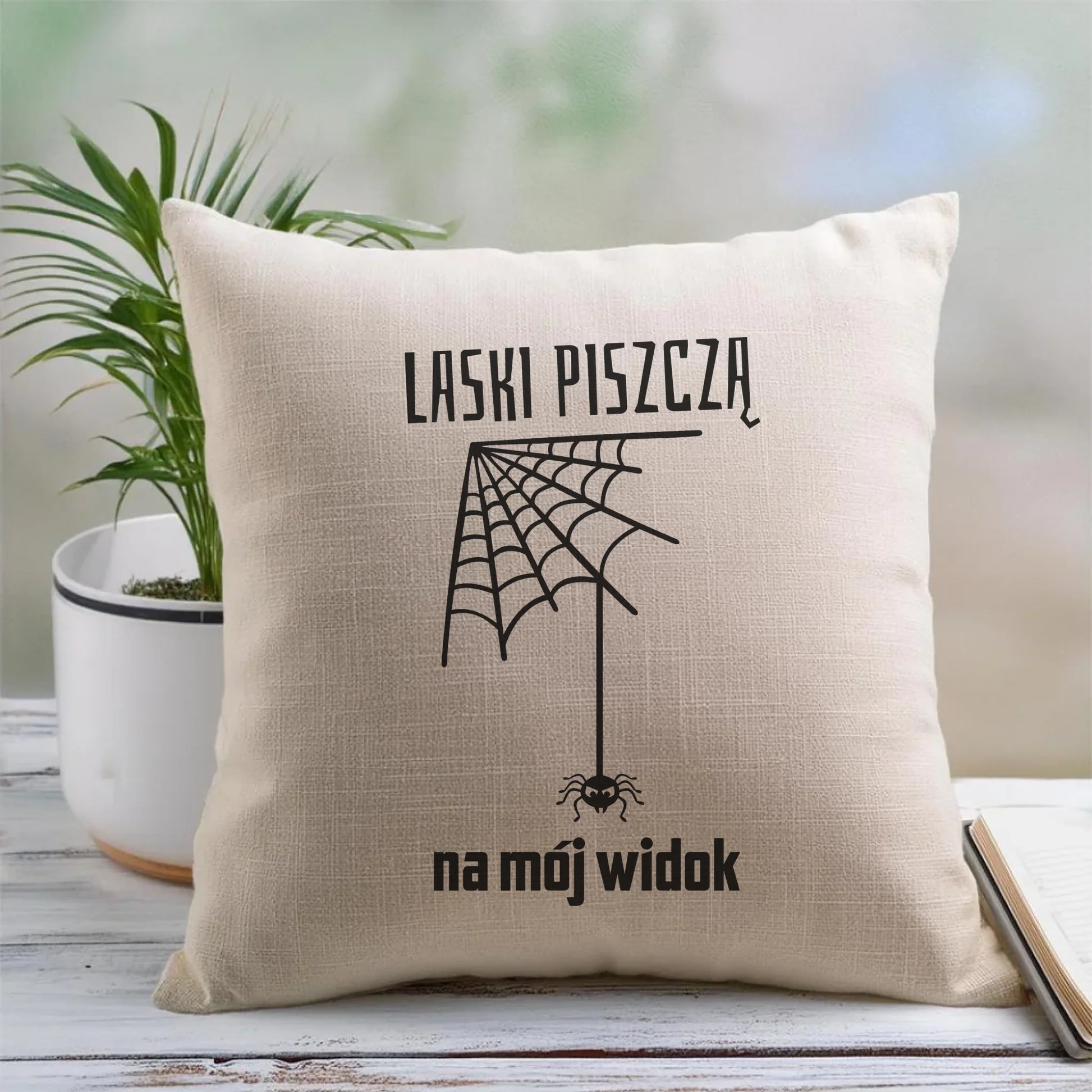 Poduszka - prezent dla chłopaka - Laski piszczą na mój widok DCH13 - StoryCups.pl