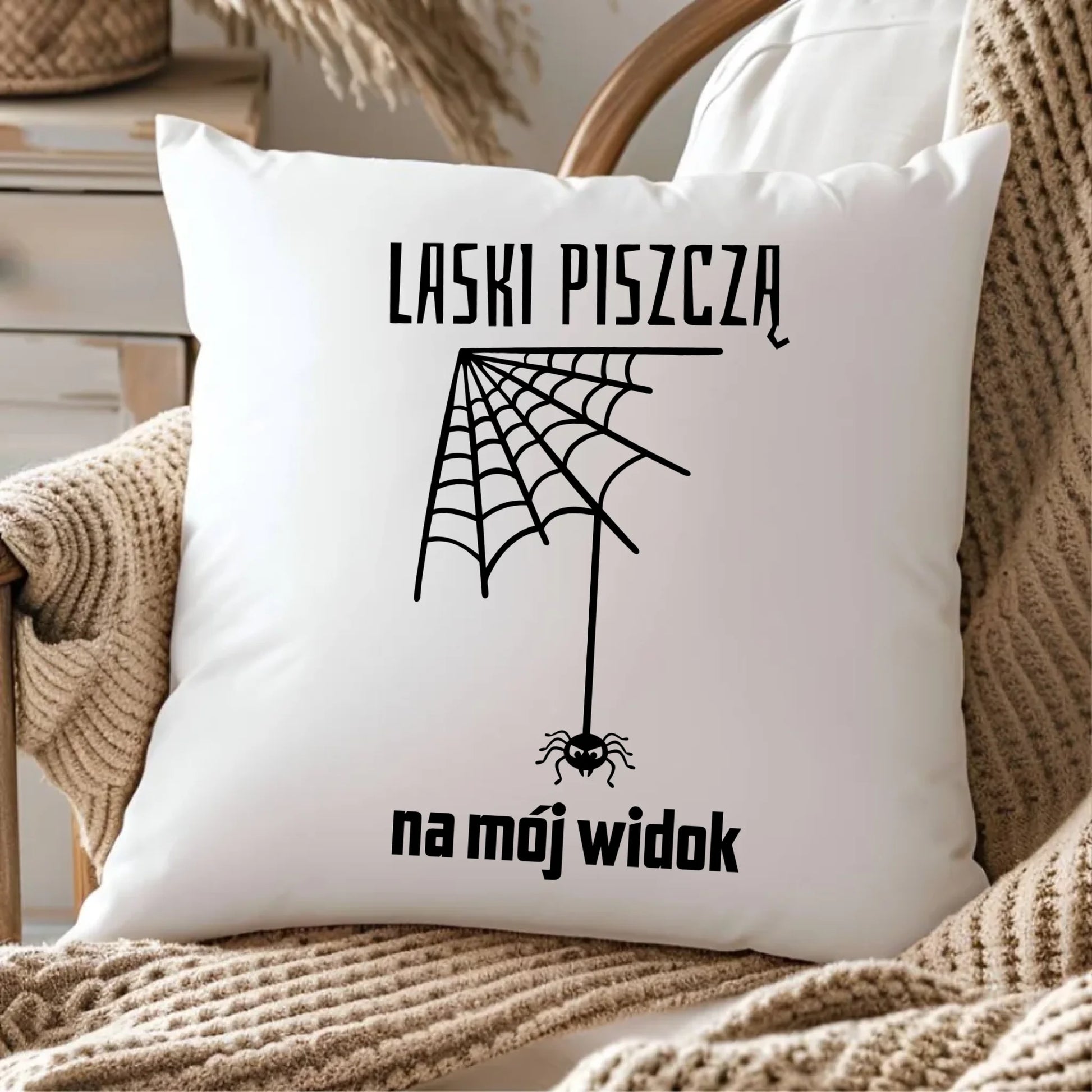 Poduszka - prezent dla chłopaka - Laski piszczą na mój widok DCH13 - StoryCups.pl