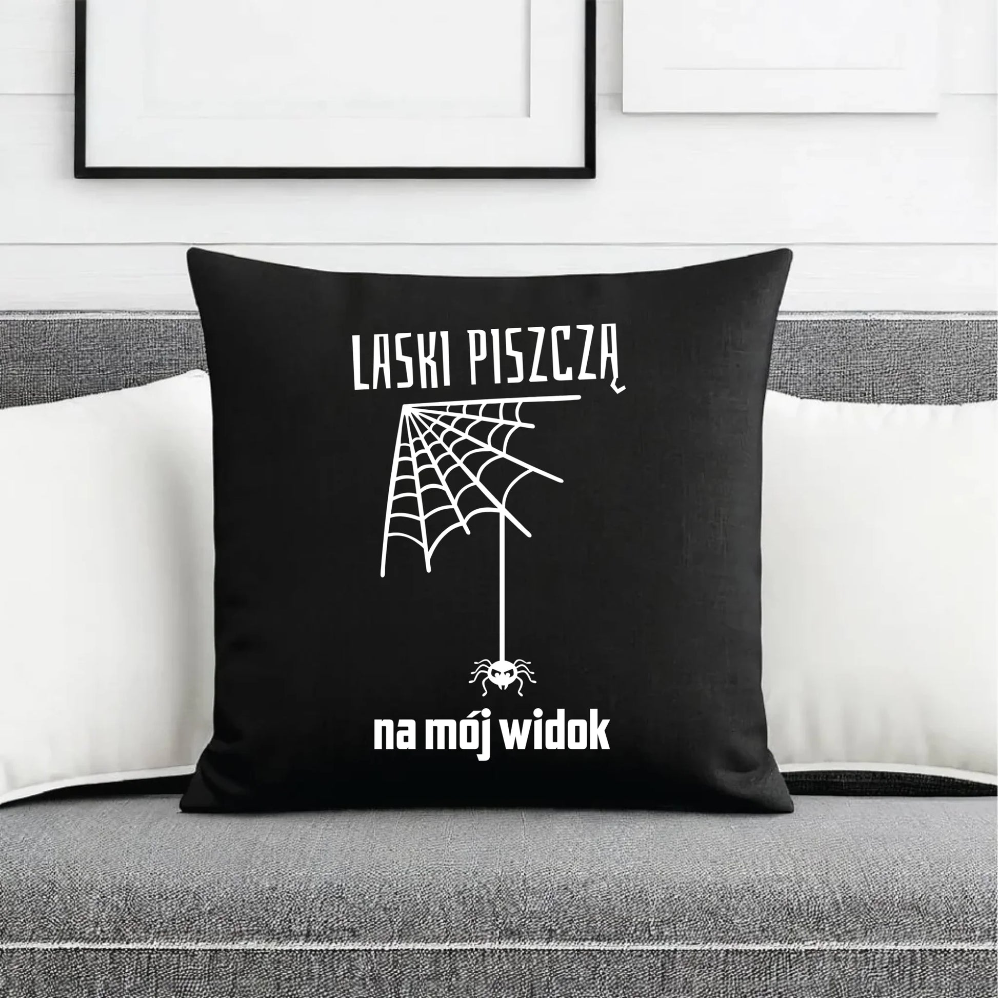 Poduszka dekoracyjna - prezent dla chłopaka - Laski piszczą na mój widok DCH13 - StoryCups.pl