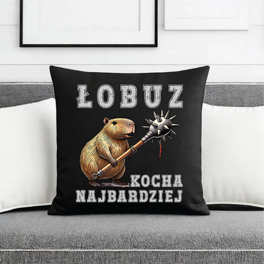Poduszka dekoracyjna - prezent dla chłopaka - Łobuz kapibara z maczugą DCH17 - StoryCups.pl