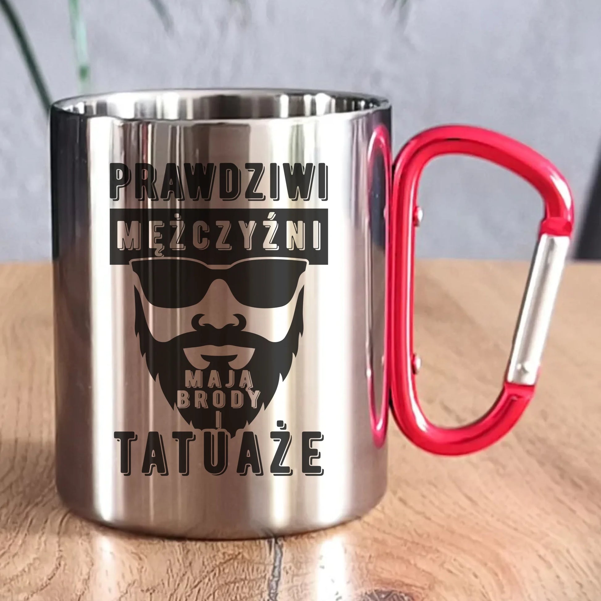 Kubek metalowy - Prezent dla faceta - Prawdziwi mężczyźni mają brody i tatuaże DCH22 - StoryCups.pl