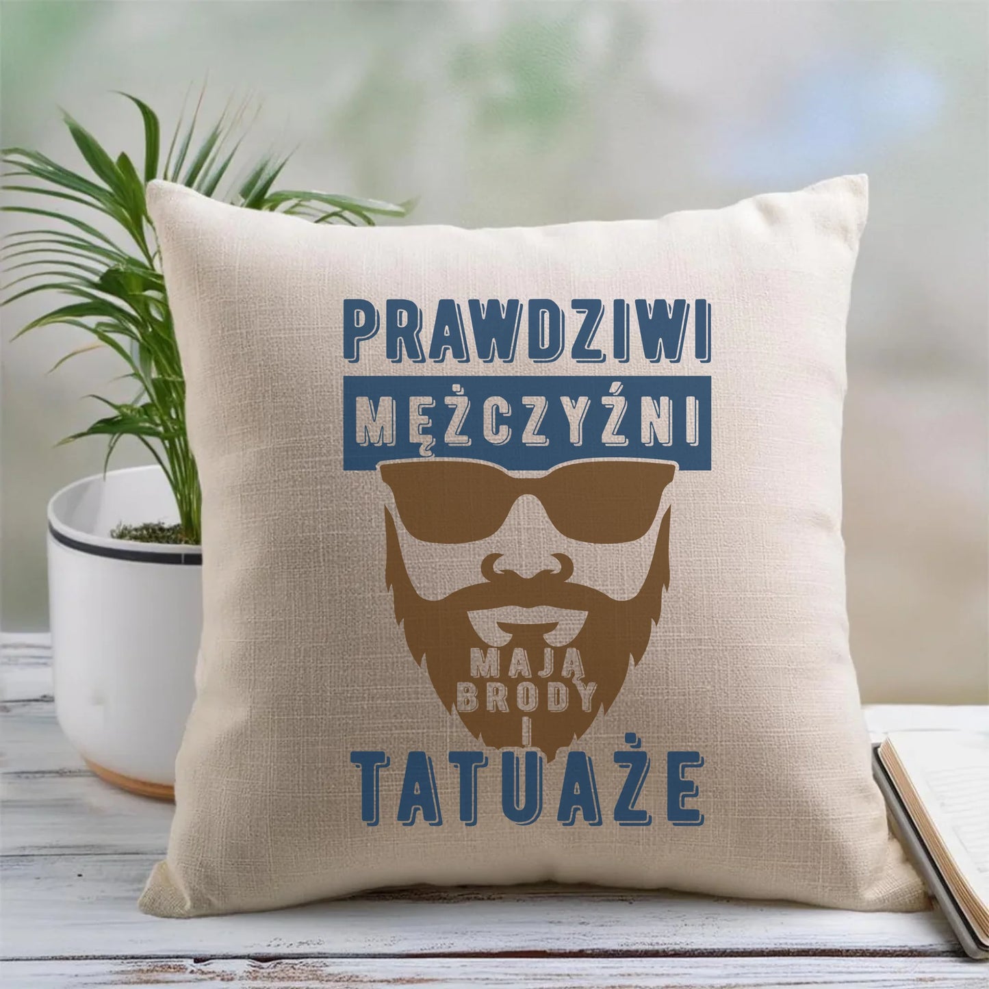 Poduszka - Prezent dla faceta - Prawdziwi mężczyźni mają brody i tatuaże DCH22 - StoryCups.pl