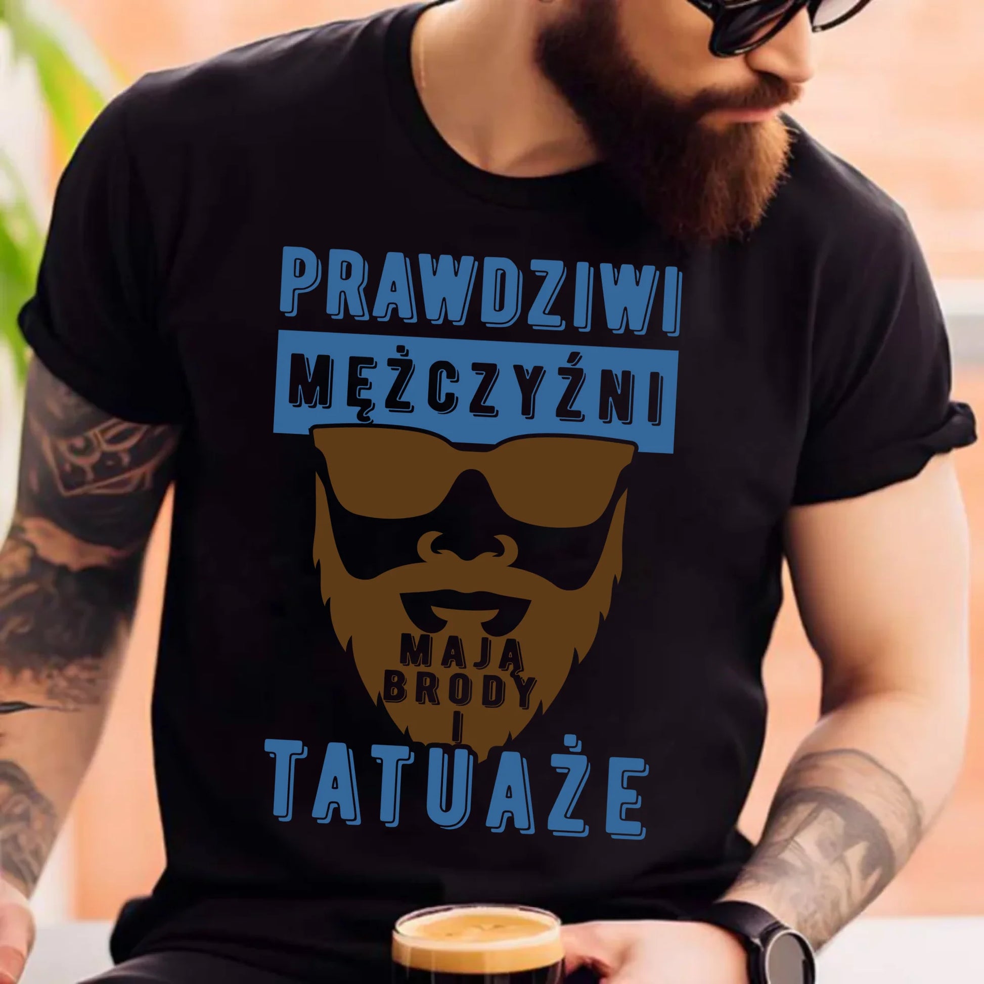 Koszulka męska - Prezent dla faceta - Prawdziwi mężczyźni mają brody i tatuaże DCH22 - StoryCups.pl
