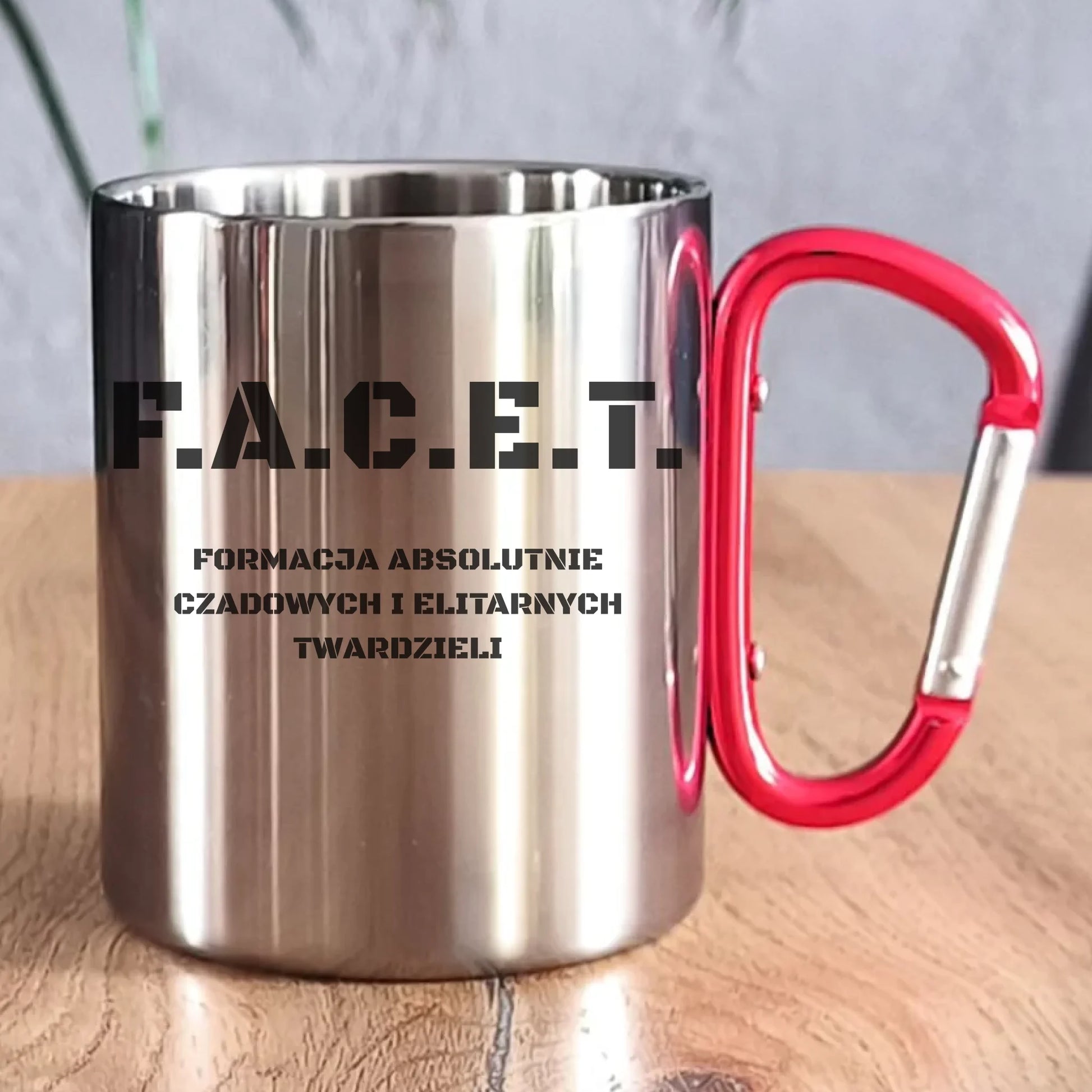 Śmieszny kubek metalowy - Prezent dla chłopaka kolegów z pracy - F.A.C.E.T. Formacja Absolutnie Czadowych i Elitarnych Twardzieli DCH23 - StoryCups.pl