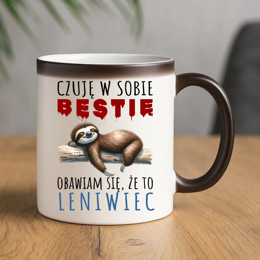 Śmieszny kubek magiczny – Czuję w sobie bestię, obawiam się że to leniwiec – prezent DCH26 - StoryCups.pl