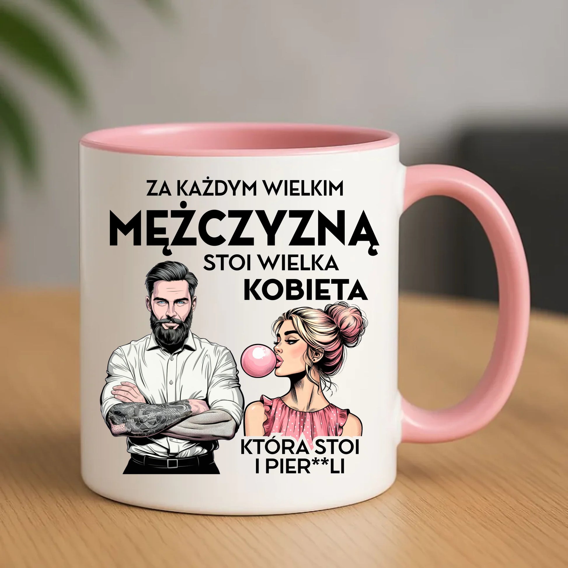 Śmieszny kubek - Prezent dla niego - Za każdym wielkim mężczyzną stoi wielka kobieta DCH27 - StoryCups.pl