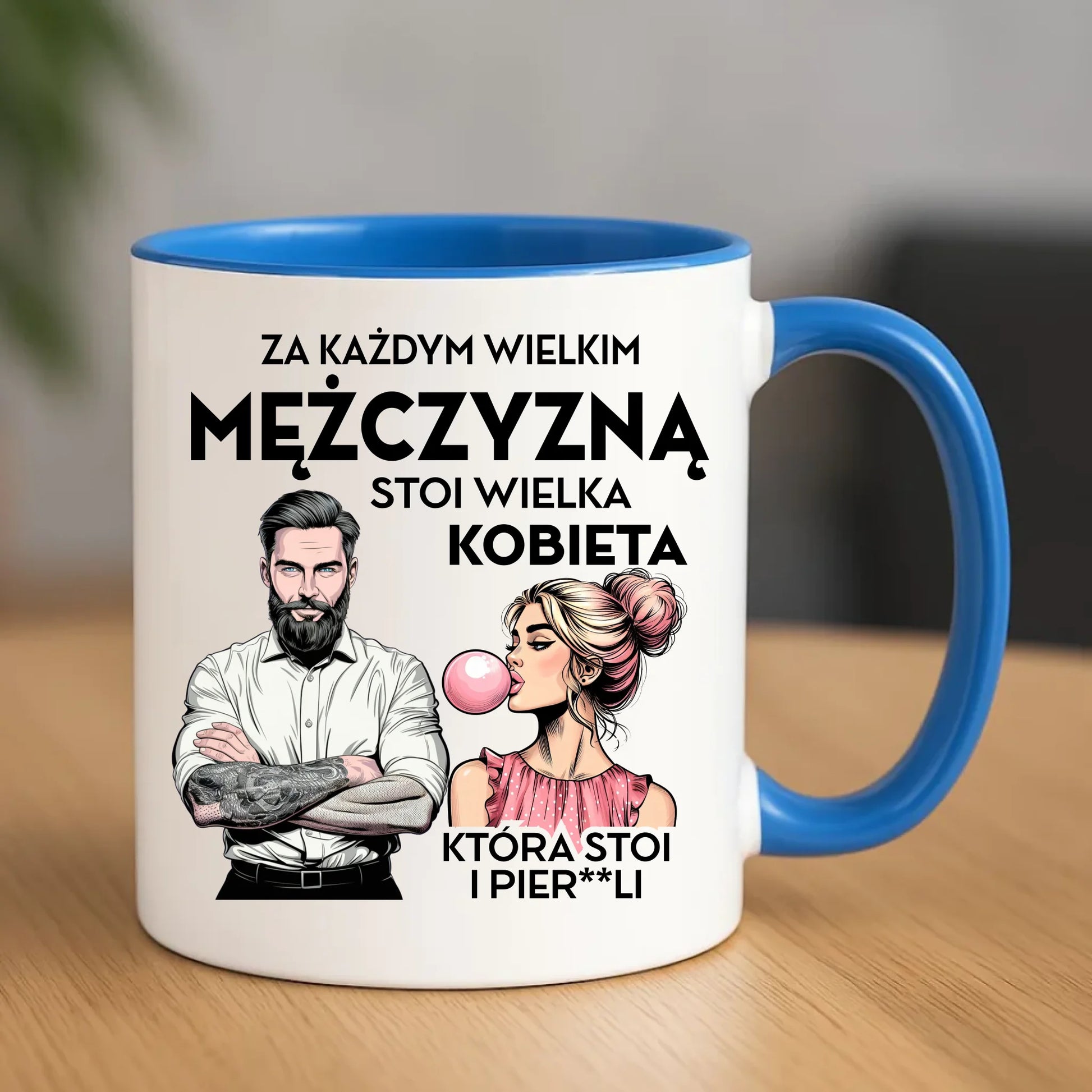 Śmieszny kubek - Prezent dla niego - Za każdym wielkim mężczyzną stoi wielka kobieta DCH27 - StoryCups.pl