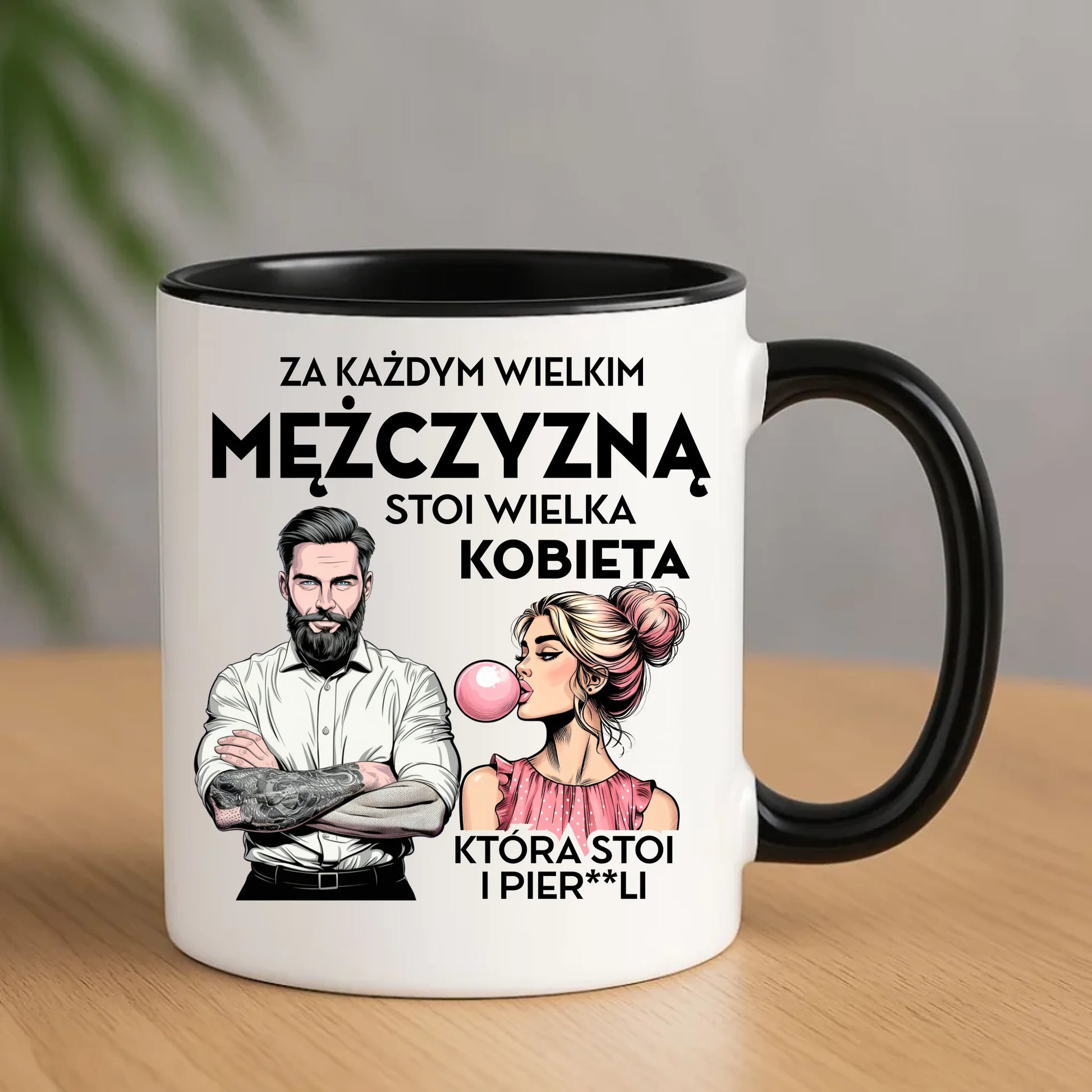 Śmieszny kubek - Prezent dla niego - Za każdym wielkim mężczyzną stoi wielka kobieta DCH27 - StoryCups.pl