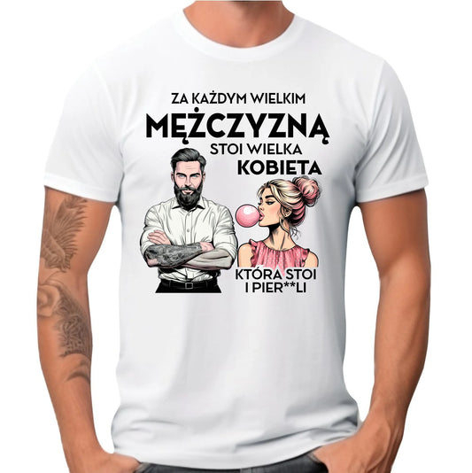 Koszulka męska - Za każdym wielkim mężczyzną stoi wielka kobieta - śmieszny nadruk DCH27 - StoryCups.pl