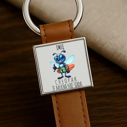 Brelok - prezent dla chłopaka - Chłopak, że mucha nie siada essa - personalizowany DCH29 - StoryCups.pl