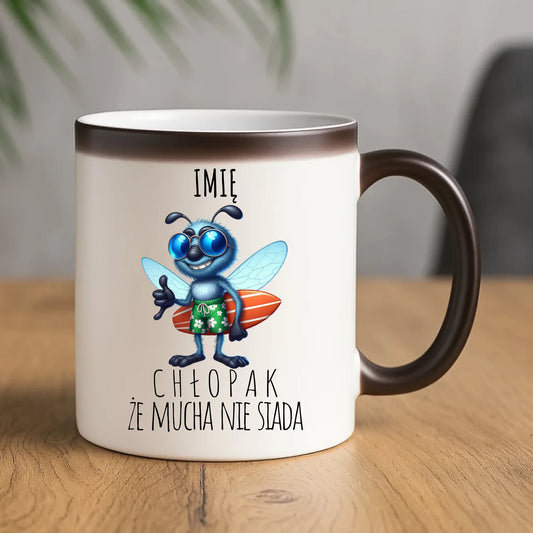 Kubek magiczny - prezent dla chłopaka - Chłopak, że mucha nie siada essa - personalizowany DCH29 - StoryCups.pl