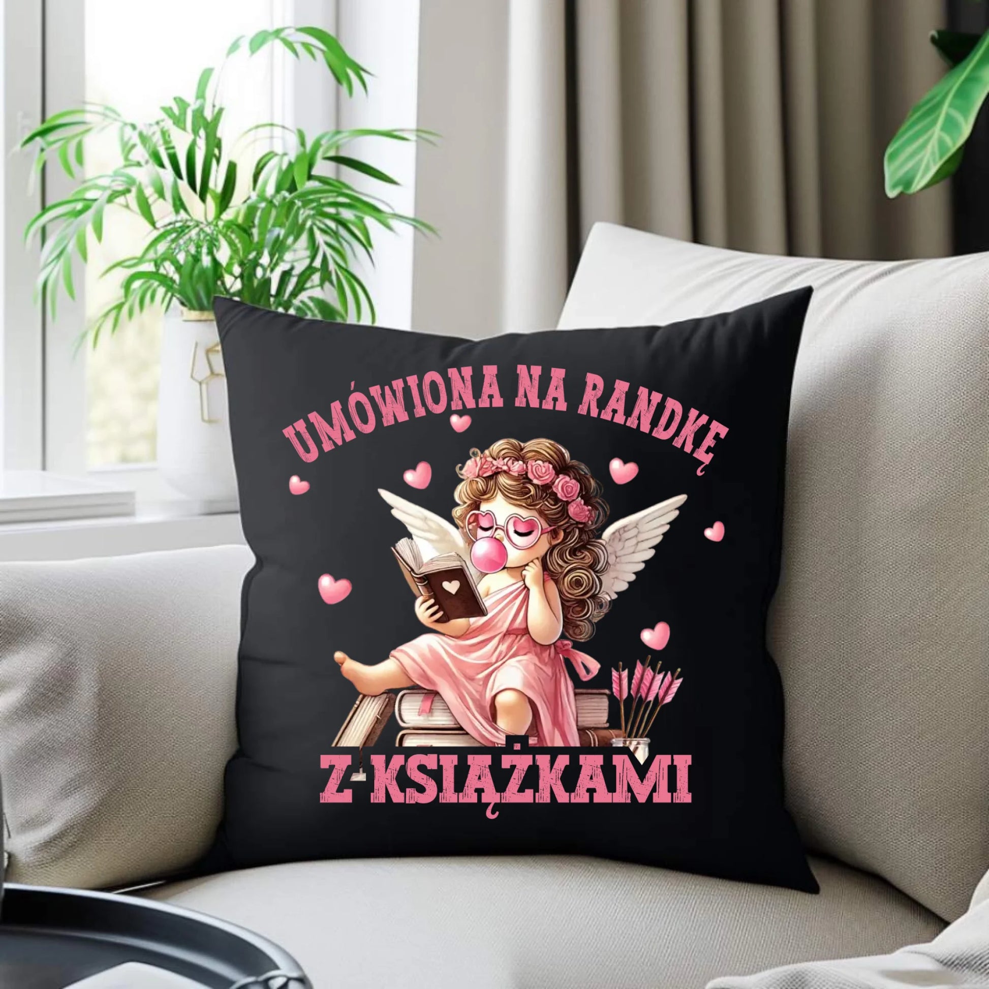 Poduszka dekoracyjna dla czytelniczki – Umówiona na randkę W19 - StoryCups.pl