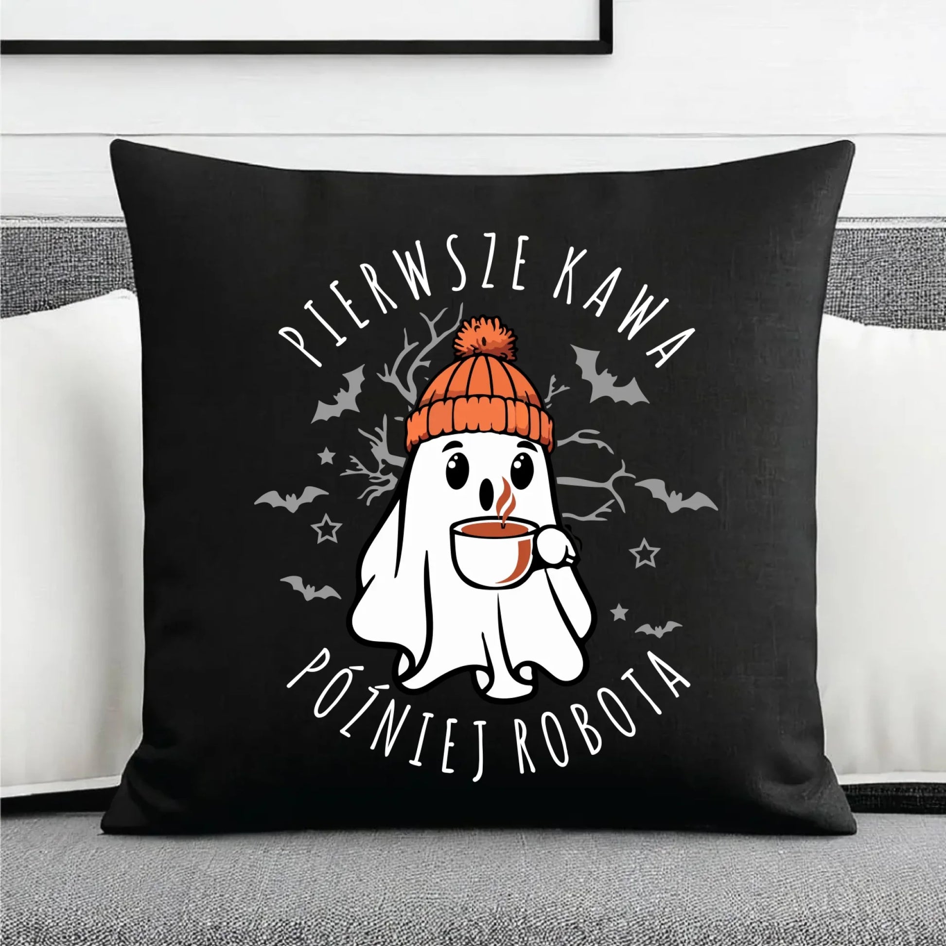 Poduszka dekoracyjna na Halloween - Duch z kawą - Pierwsze kawa później robota HL01 - StoryCups.pl
