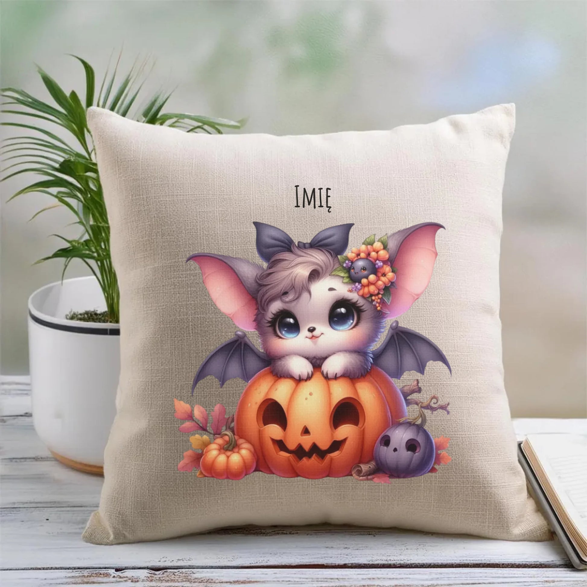 Poduszka halloweenowa - Uroczy nietoperz z dynią - personalizowana HL08 - StoryCups.pl