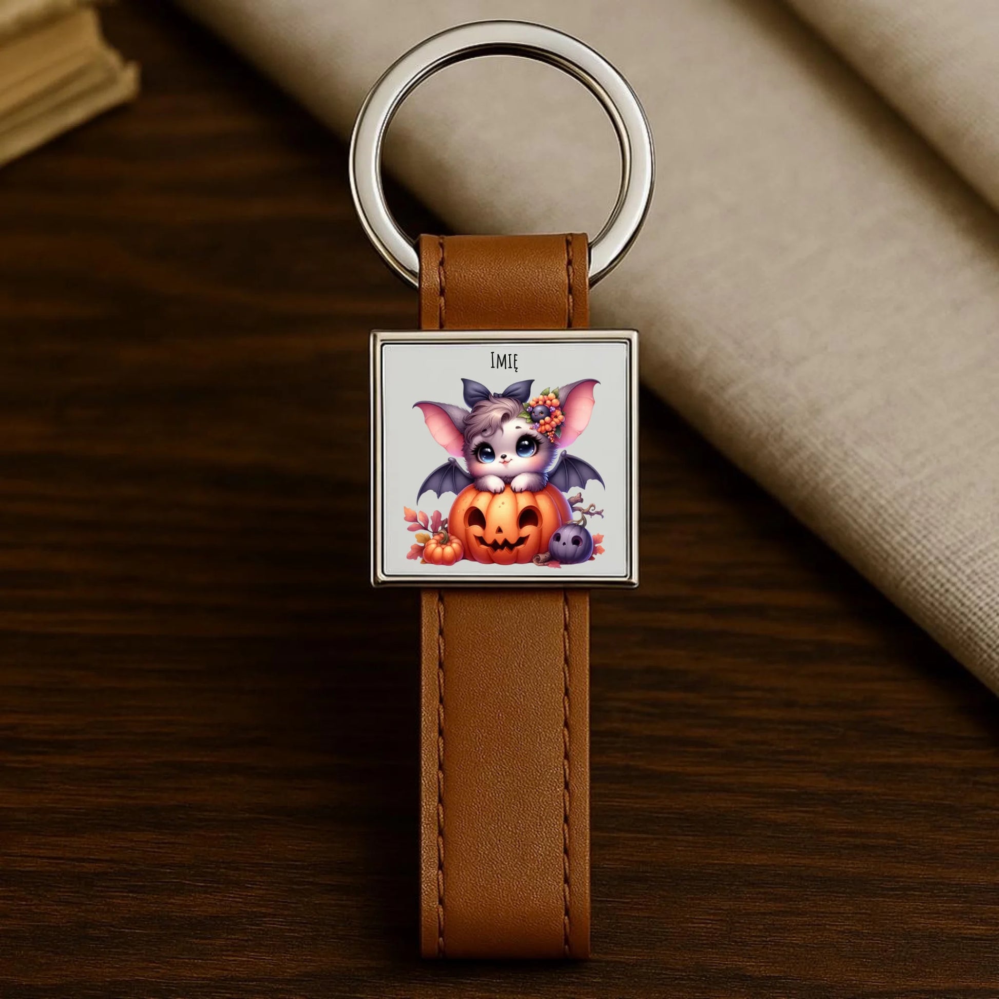 Brelok halloweenowy - Słodki nietoperz z dynią - personalizowany HL08 - StoryCups.pl