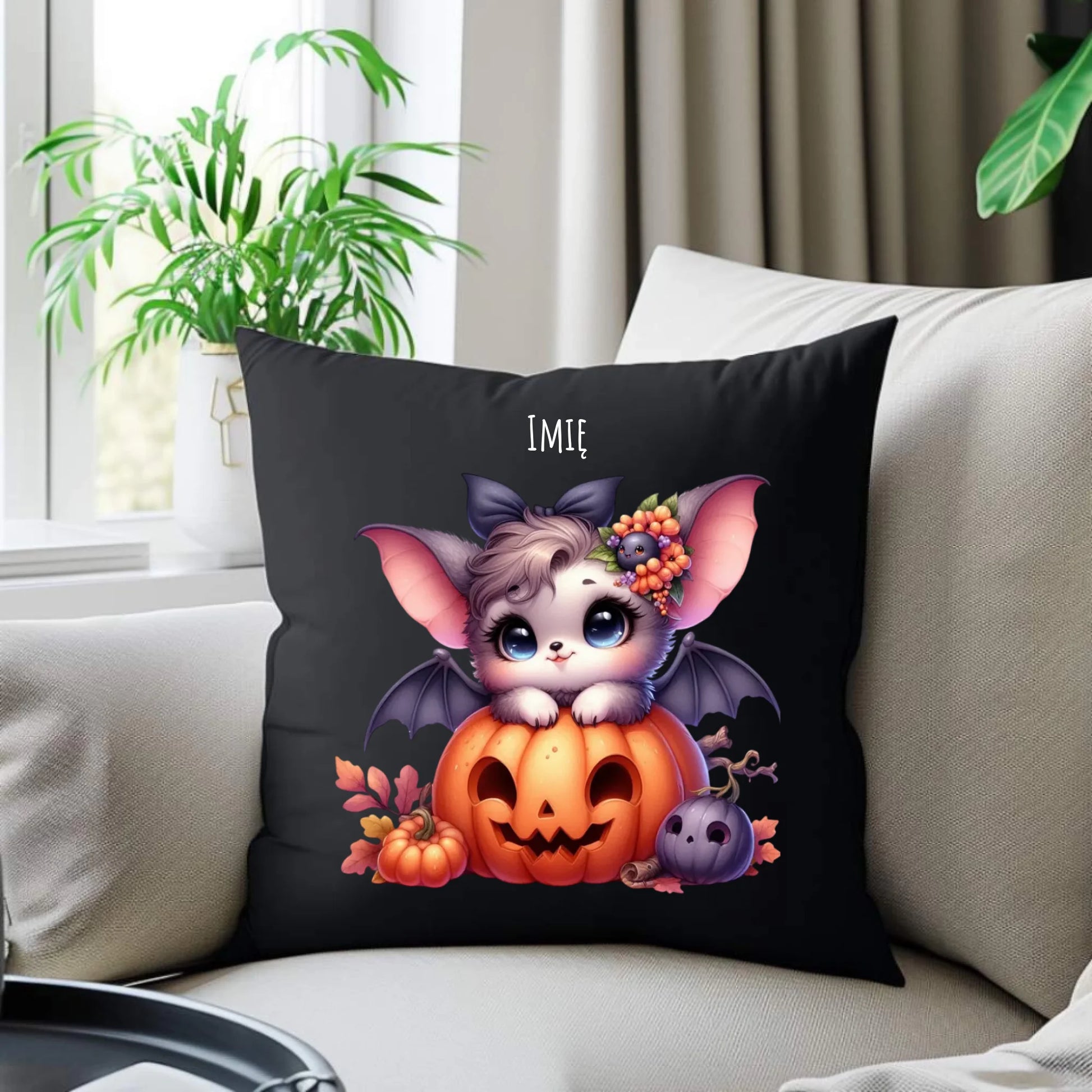 Poduszka dekoracyjna halloweenowa - Uroczy nietoperz z dynią - personalizowana HL08 - StoryCups.pl