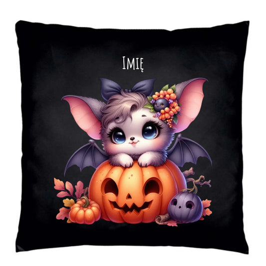 Poduszka dekoracyjna halloweenowa - Uroczy nietoperz z dynią - personalizowana HL08 - StoryCups.pl