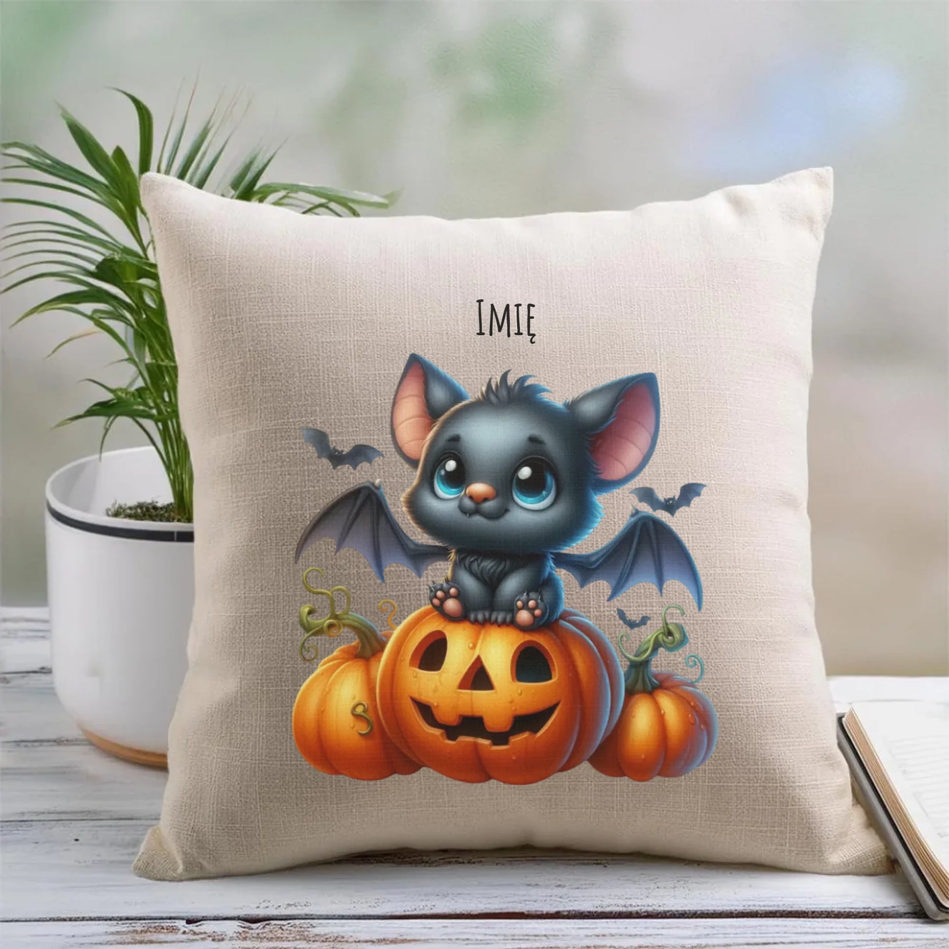 Poduszka halloweenowa - Słodki nietoperz z dynią - personalizowana HL09 - StoryCups.pl