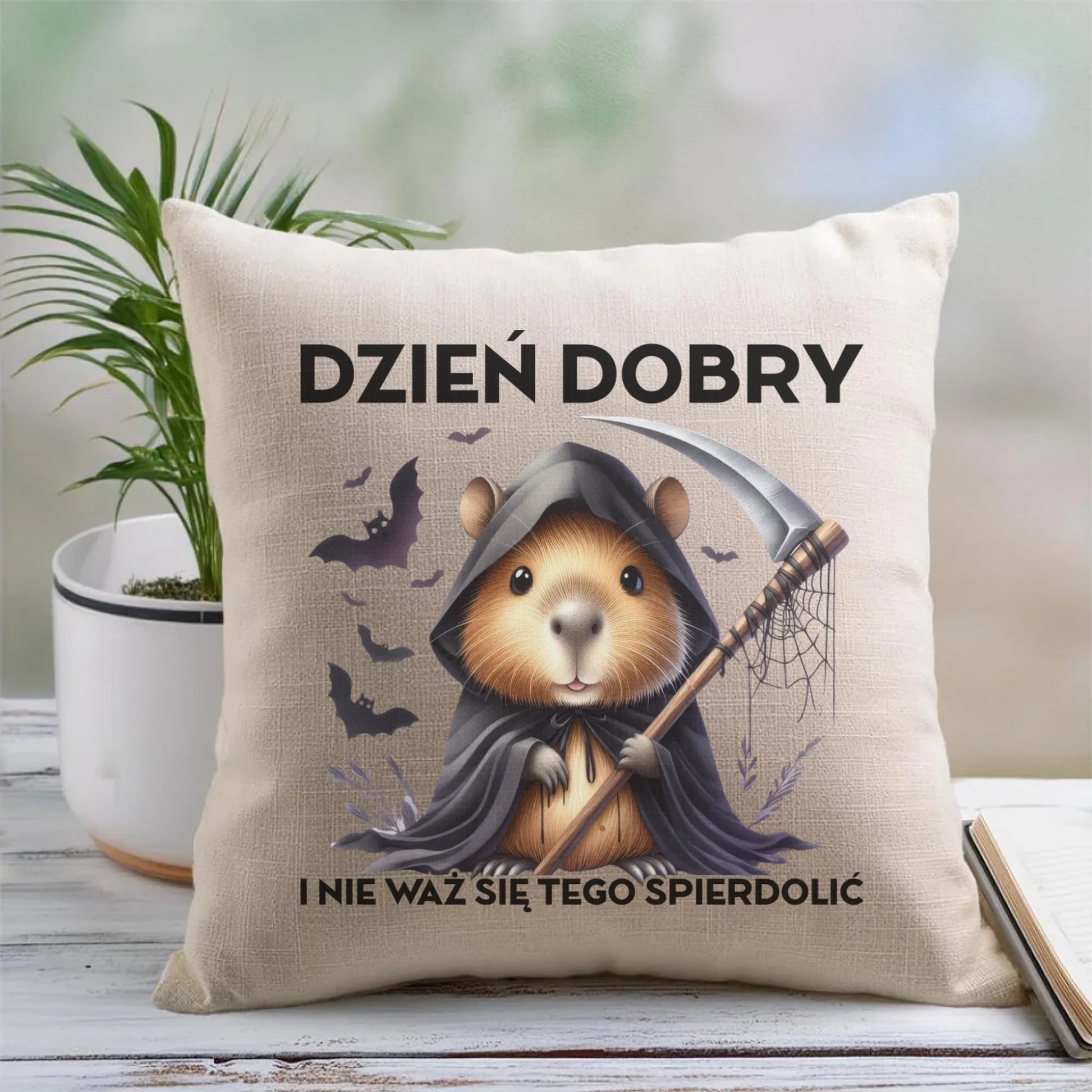 Poduszka halloweenowa - Kapibara Żniwiarz - Dzień dobry - bez cenzury HL20 - StoryCups.pl